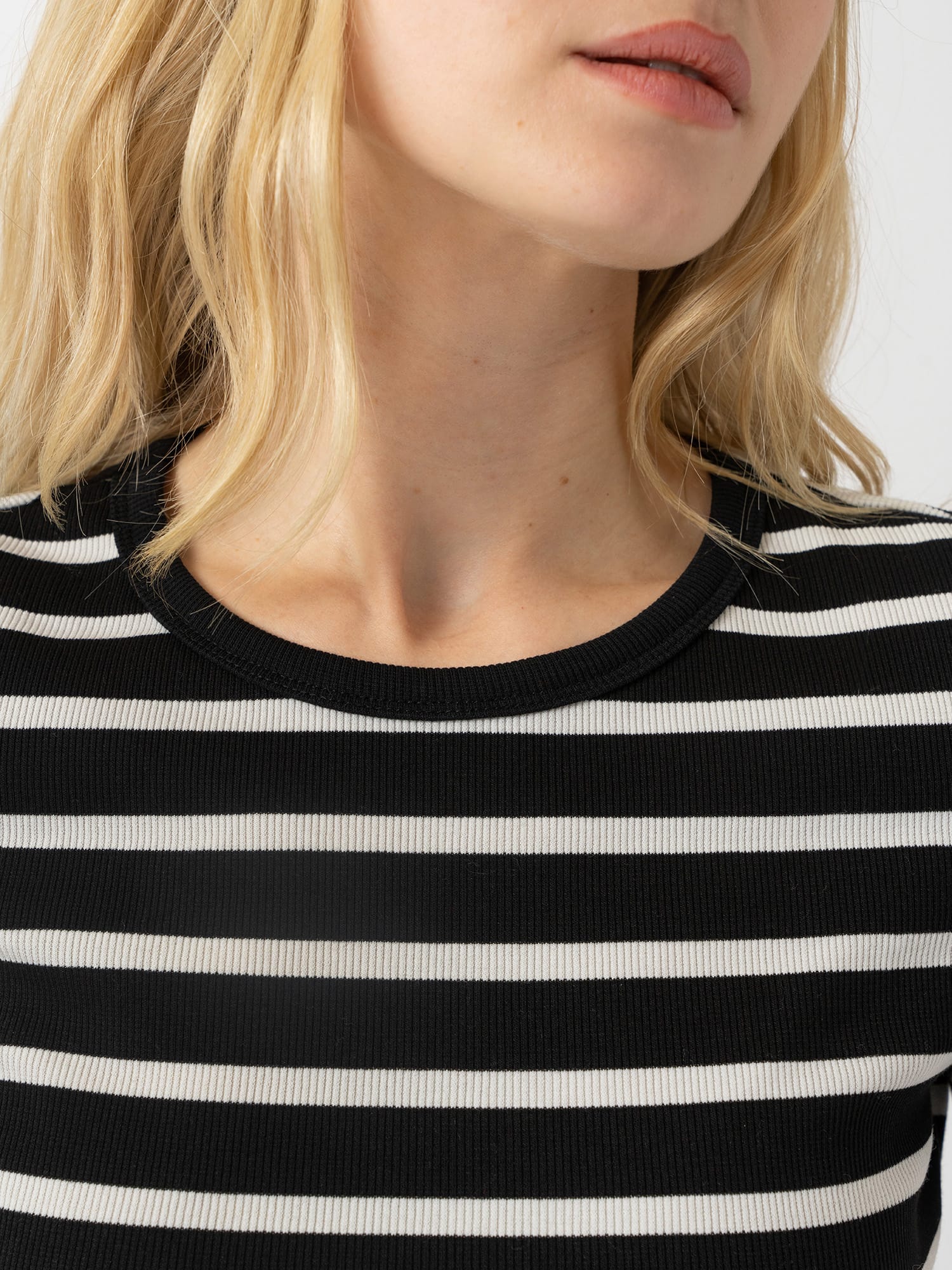 Ribbed Short Sleeve Tee - Black Stripe - Women's T-shirts | Saint and Sofia® EU