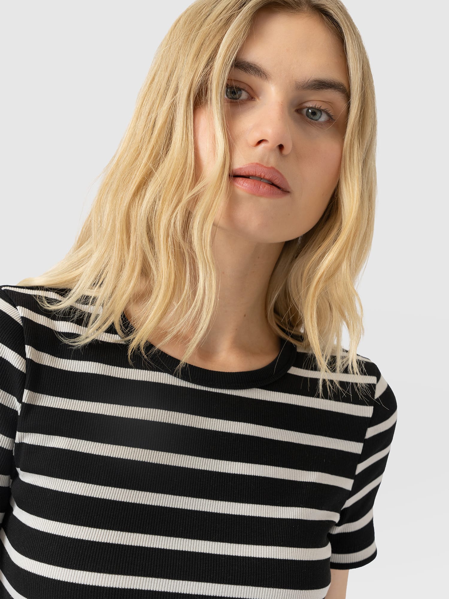 Ribbed Short Sleeve Tee - Black Stripe - Women's T-shirts | Saint and Sofia® EU