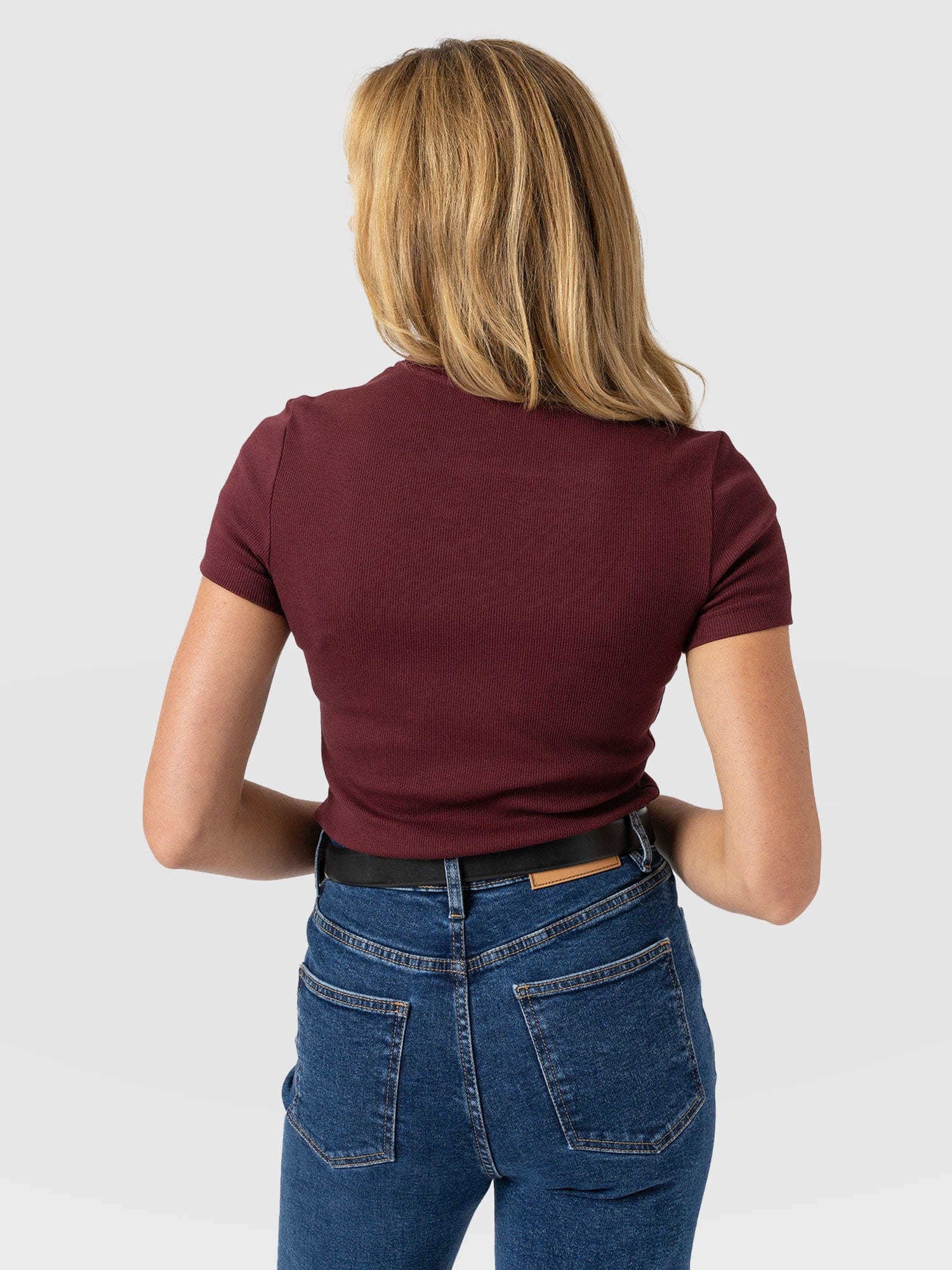 Ribbed Short Sleeve Tee - Burgundy - Women's T-shirts | Saint + Sofia® EU