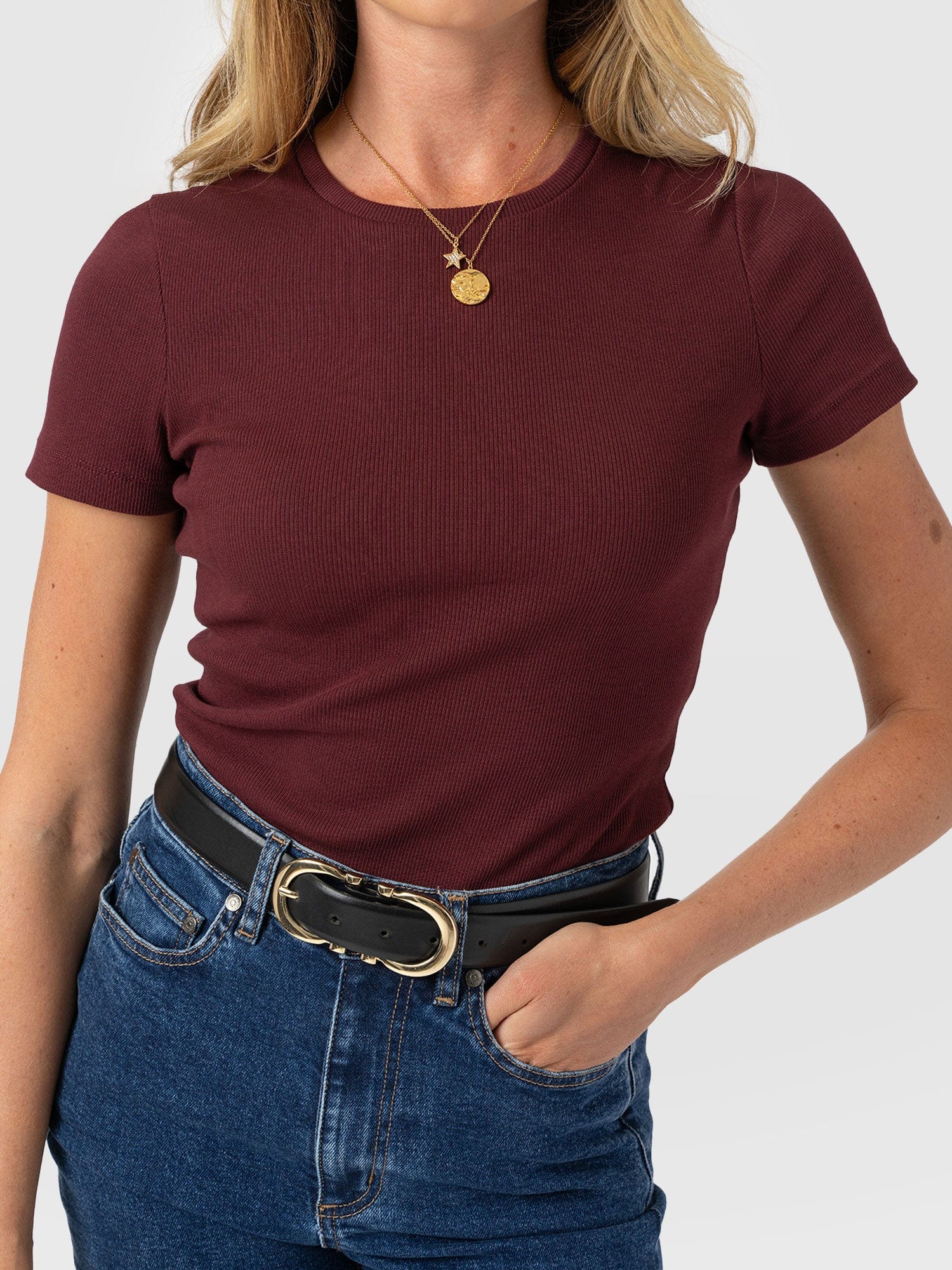 Ribbed Short Sleeve Tee - Burgundy - Women's T-shirts | Saint + Sofia® EU