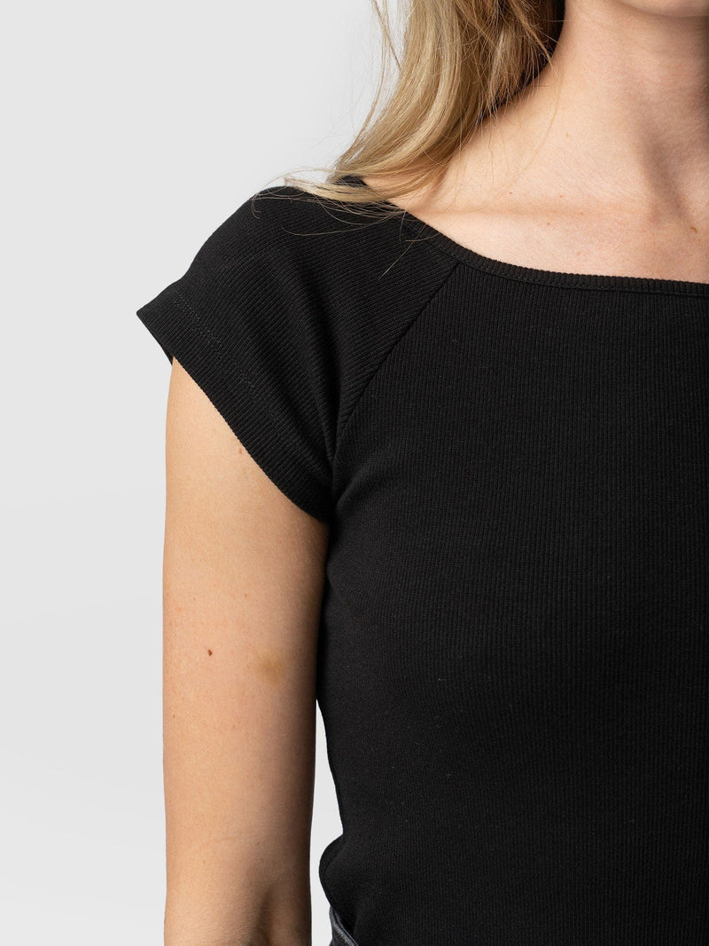 Riviera Tee Black - Women's T-shirts | Saint + Sofia® EU