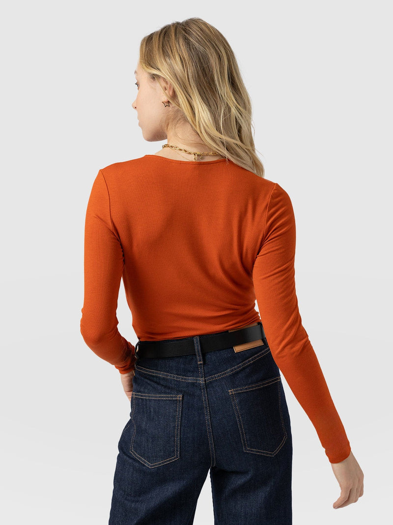 Rosa Wrap Tee Long Sleeve Amber - Women's Tops | Saint + Sofia® EU