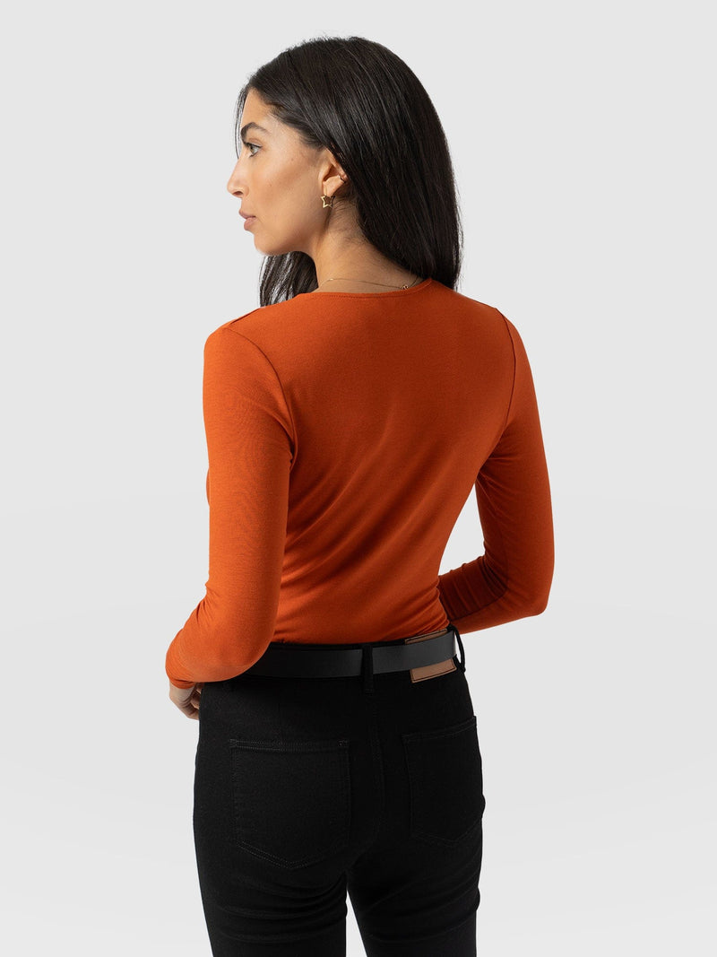 Rosa Wrap Tee Long Sleeve Amber - Women's Tops | Saint + Sofia® EU