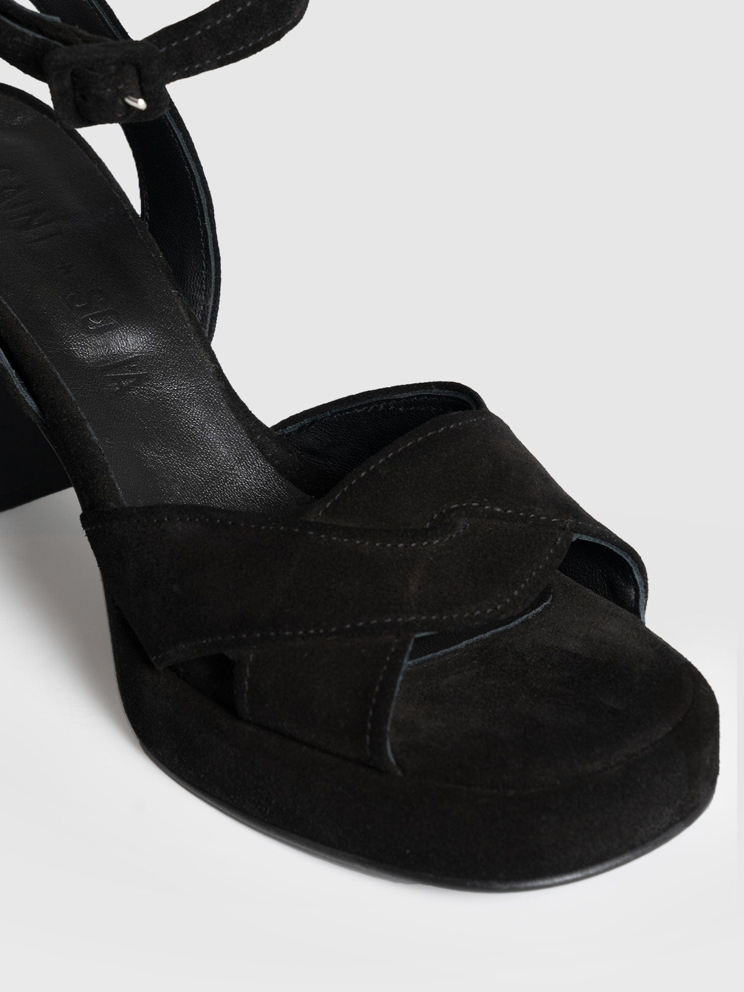 Roux Platform Heels - Black - Women's Shoes | Saint + Sofia® EU