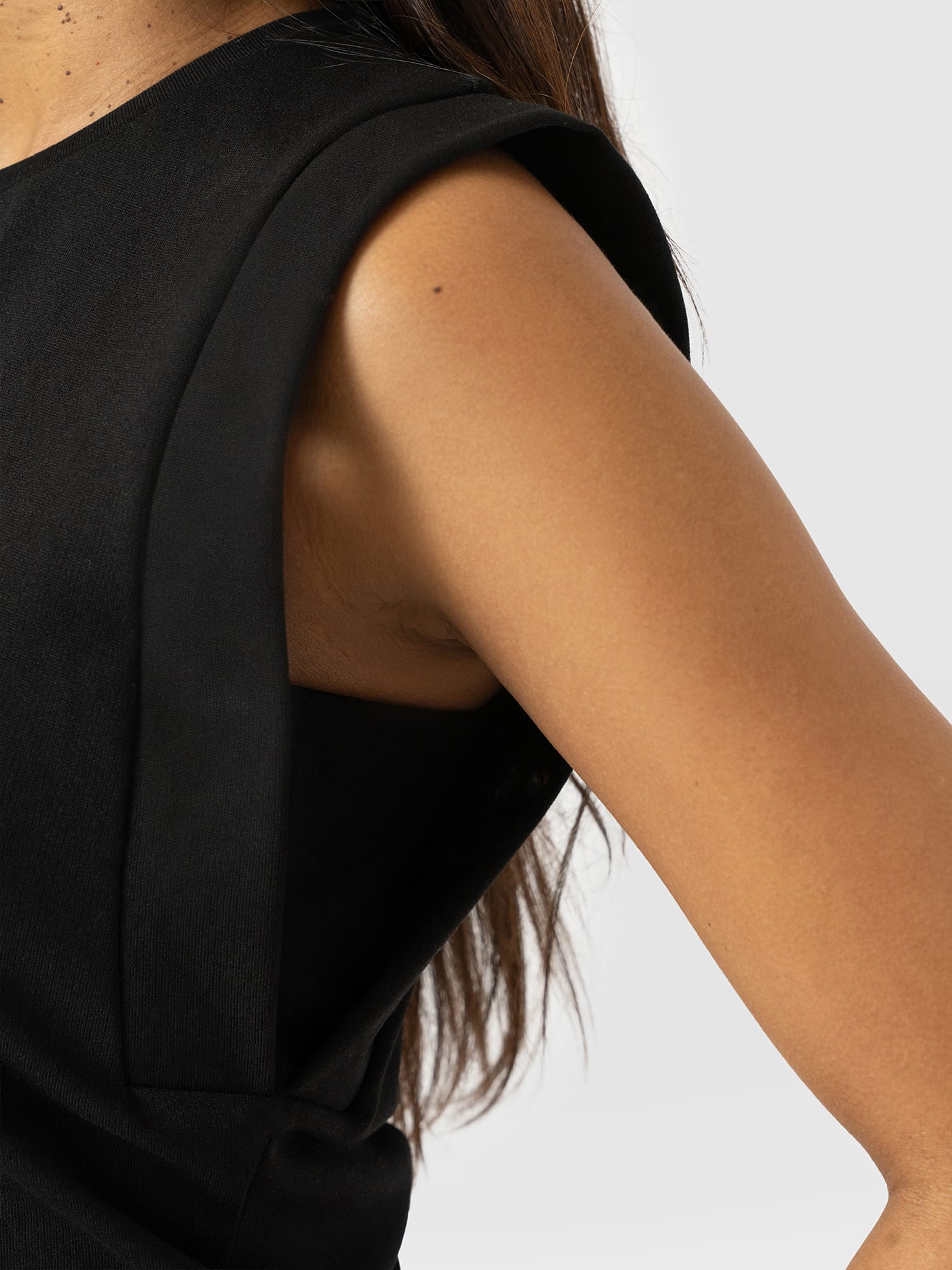 Rowan Tee - Black - Women's Jumpers | Saint + Sofia® EU