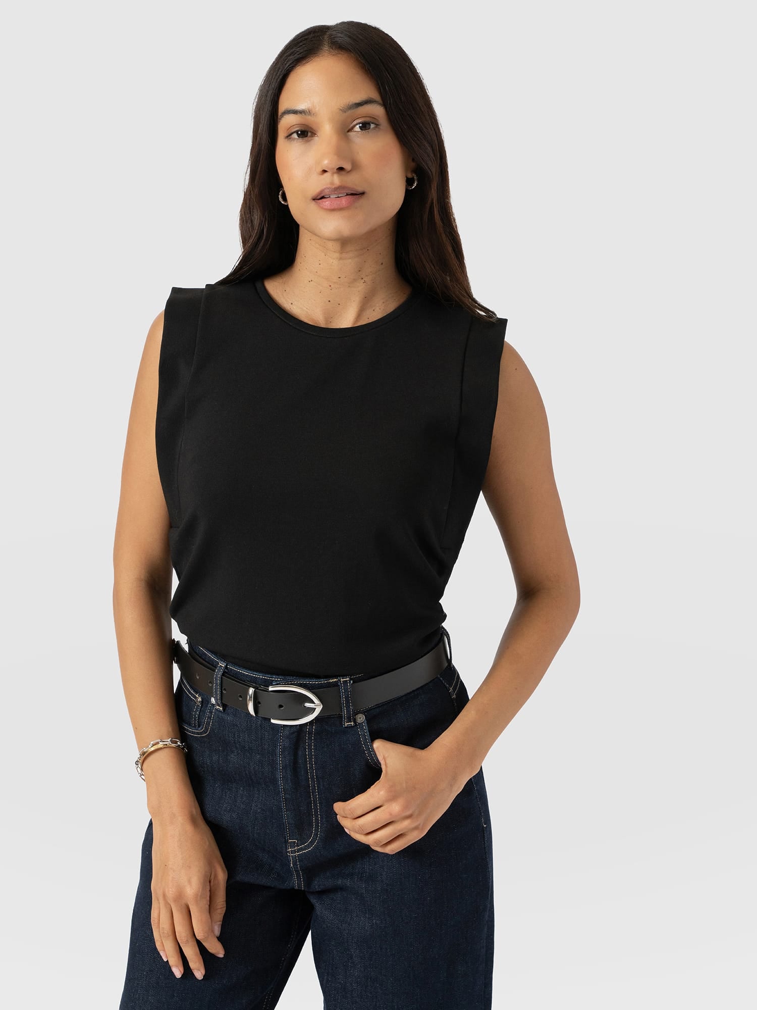 Rowan Tee - Black - Women's Jumpers | Saint + Sofia® EU