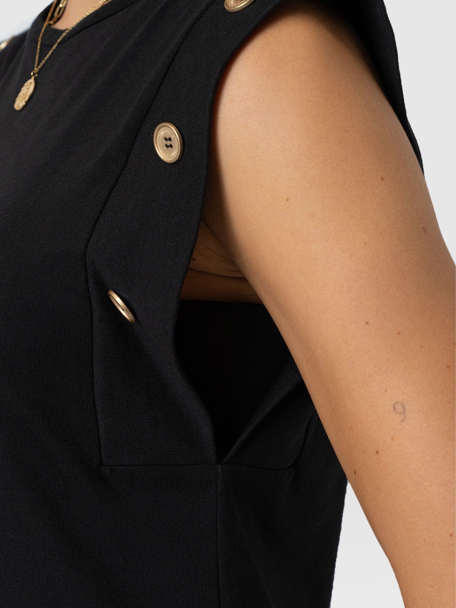 Rowan Tee Black - Women's T-Shirts | Saint + Sofia® EU