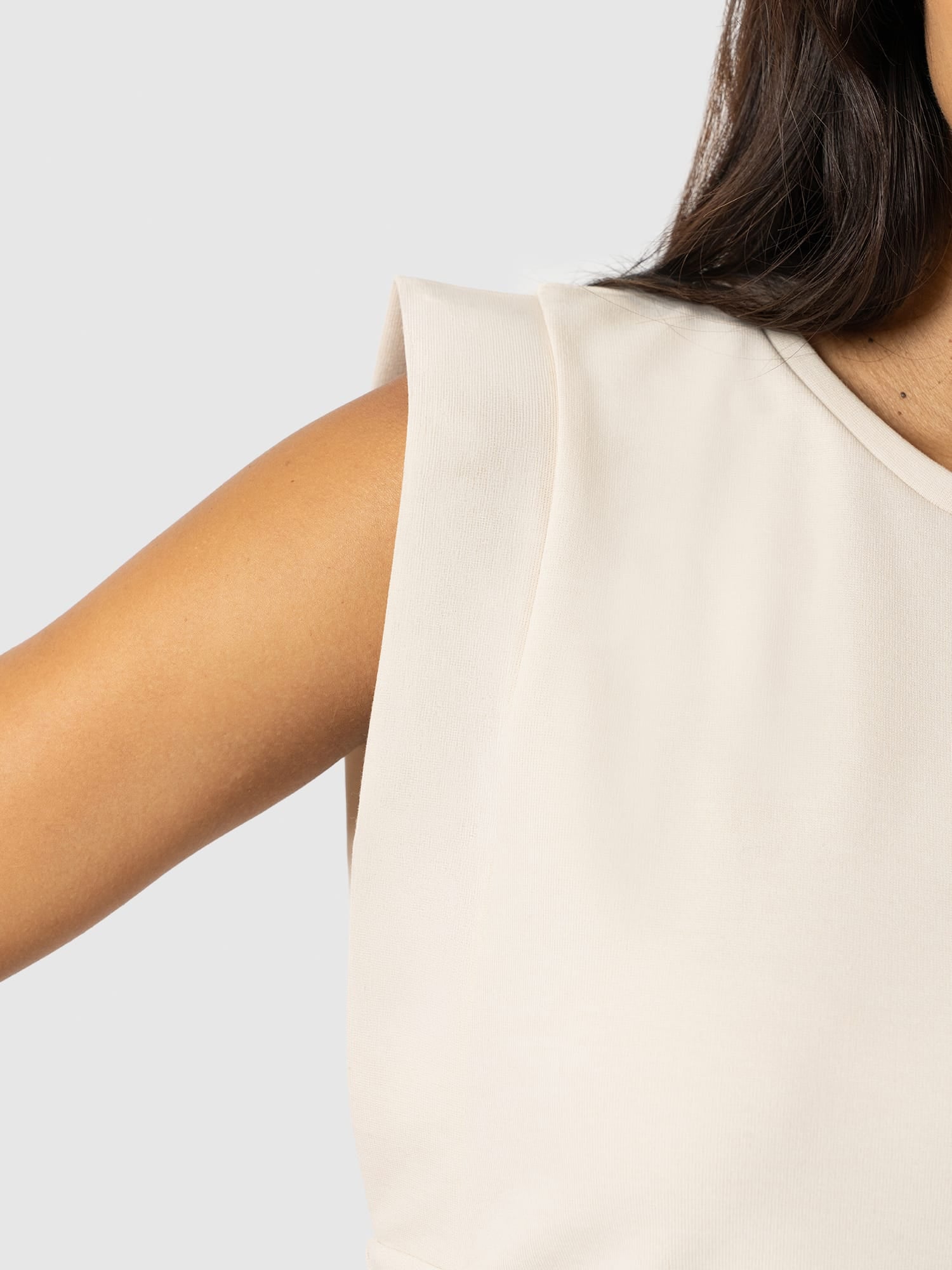 Rowan Tee - Cream - Women's T-shirts | Saint + Sofia® EU