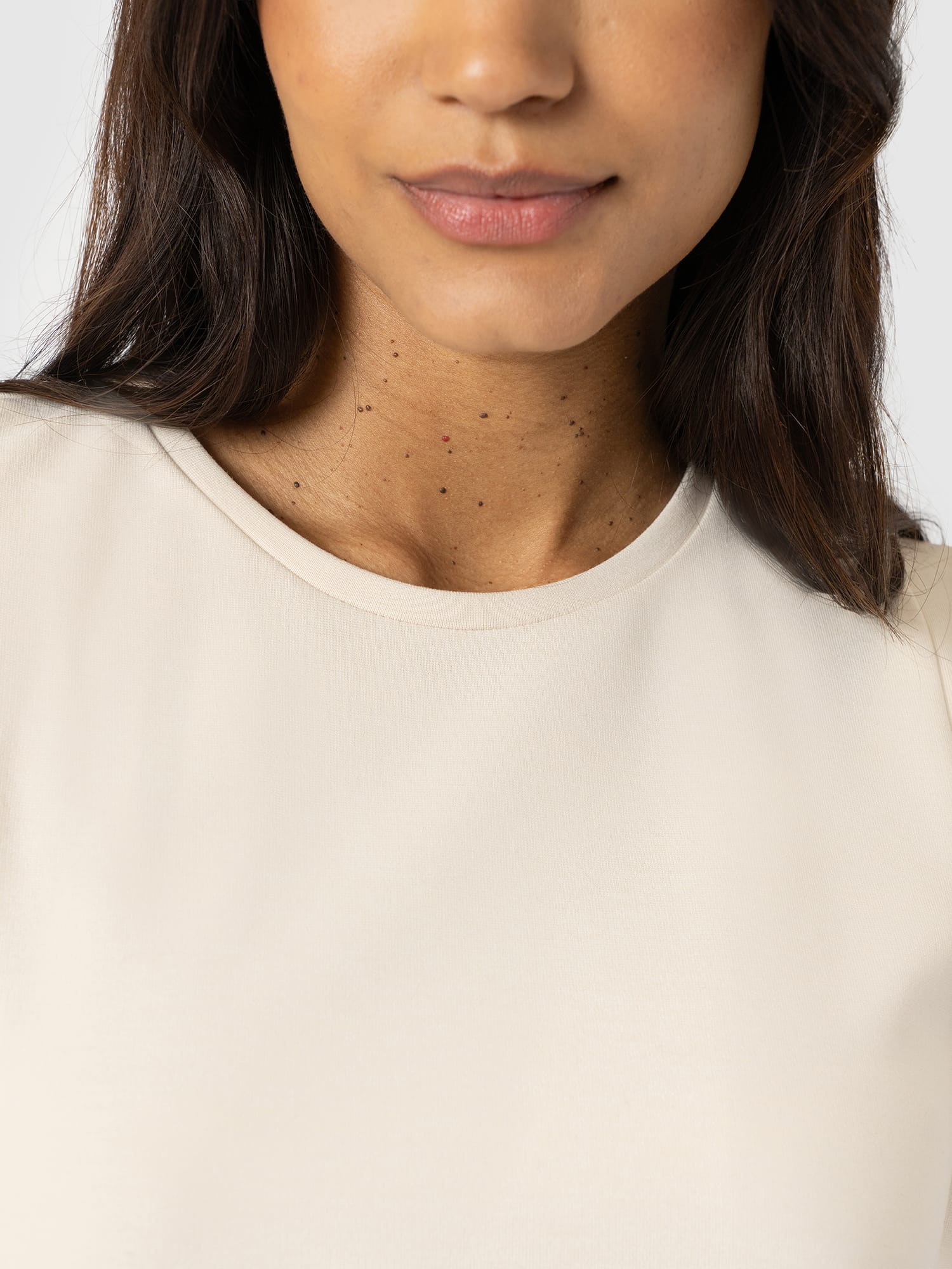 Rowan Tee - Cream - Women's T-shirts | Saint + Sofia® EU