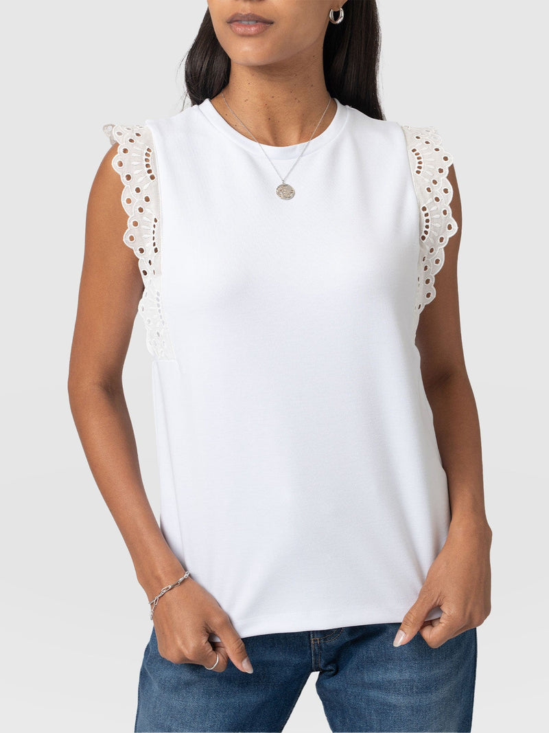 Rowan Tee White Broderie - Women's T-Shirts | Saint + Sofia® EU