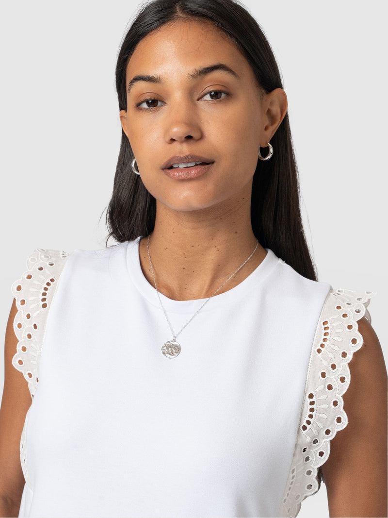 Rowan Tee White Broderie - Women's T-Shirts | Saint + Sofia® EU