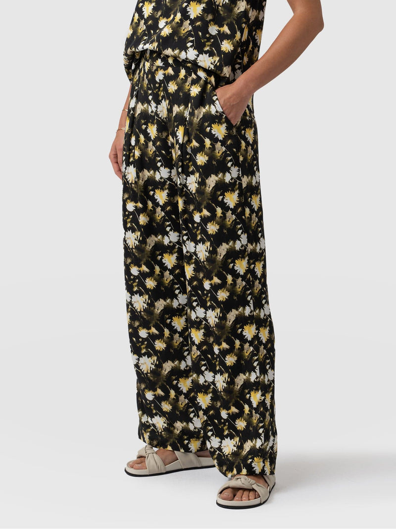 Rowan Wide Leg Pant Black Daisy Floral - Women's Trousers | Saint + Sofia® EU