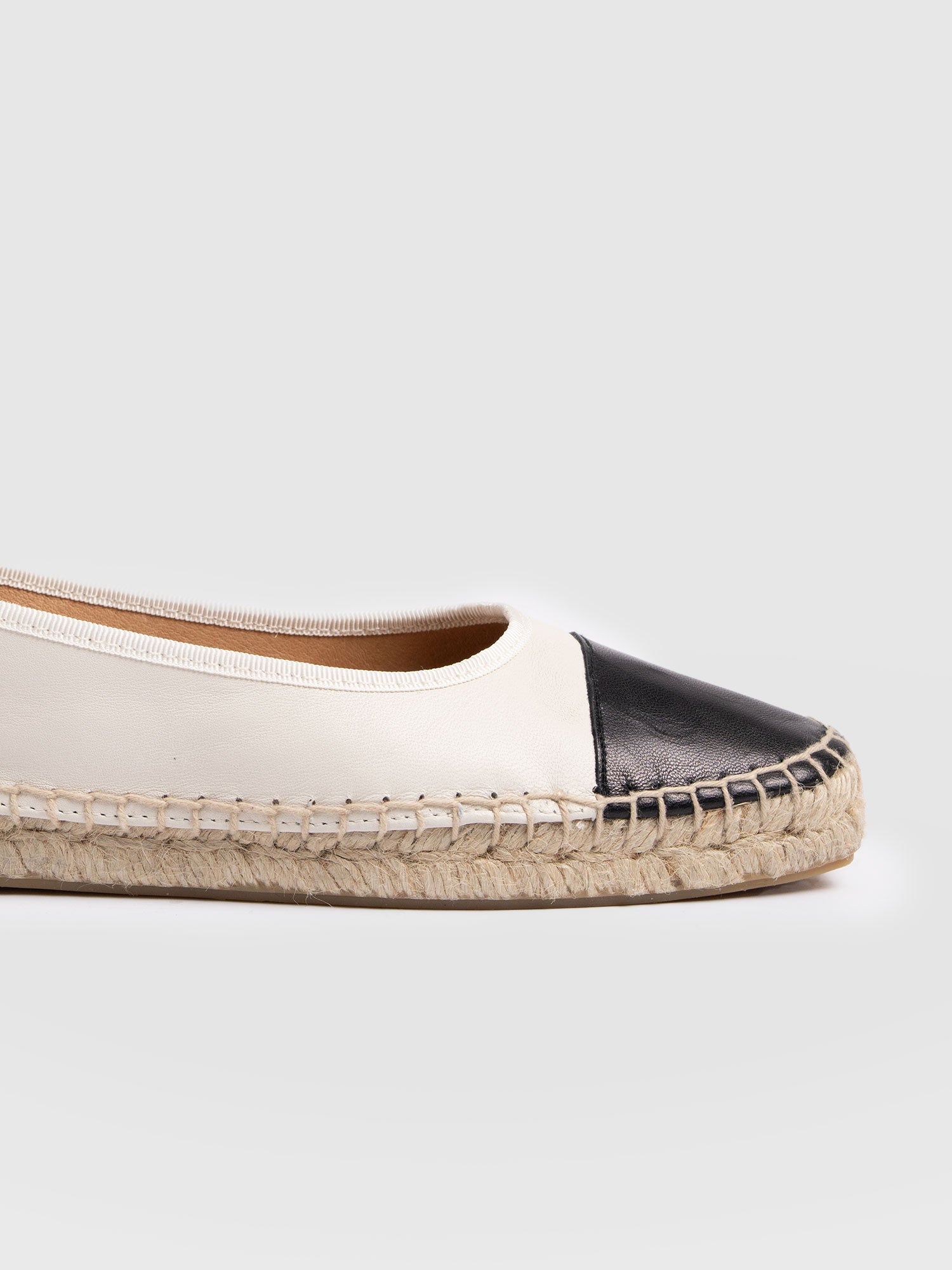 Rowe Espadrille Tie Pumps - Cream/Black - Women's Sandalss | Saint + Sofia® EU