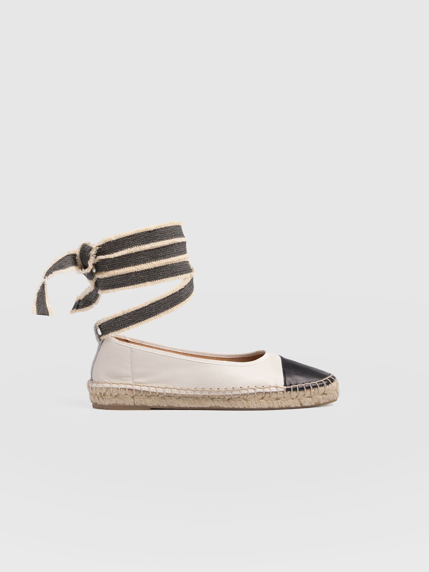 Rowe Espadrille Tie Pumps - Cream/Black - Women's Sandalss | Saint + Sofia® EU