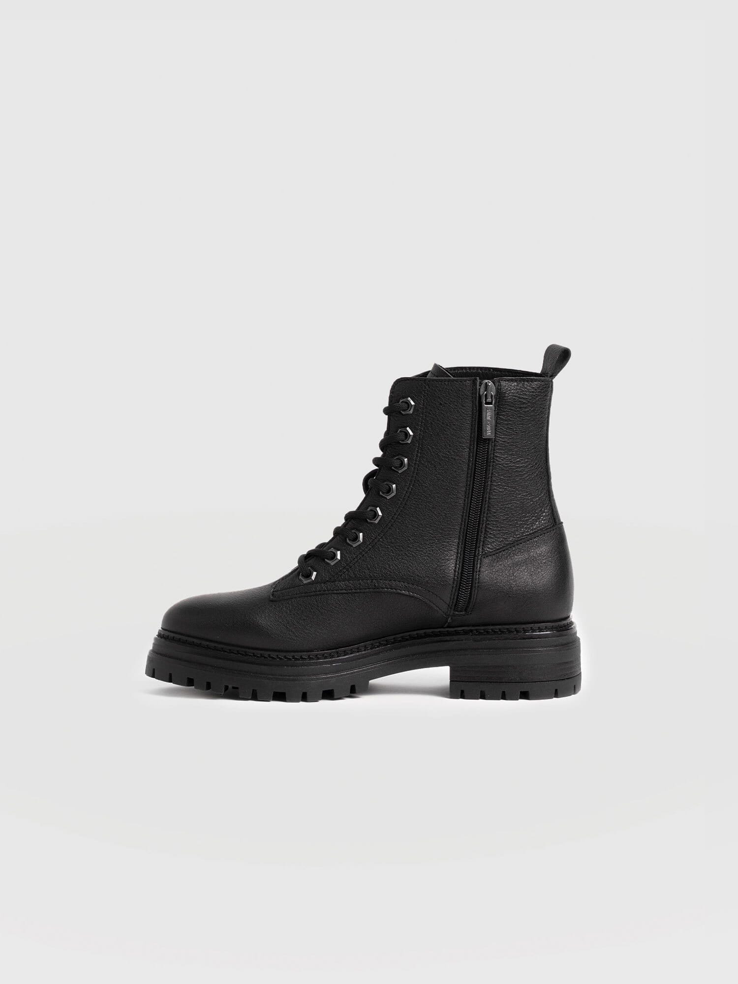 Roxie Boot - Black - Women's Shoes | Saint + Sofia® EU