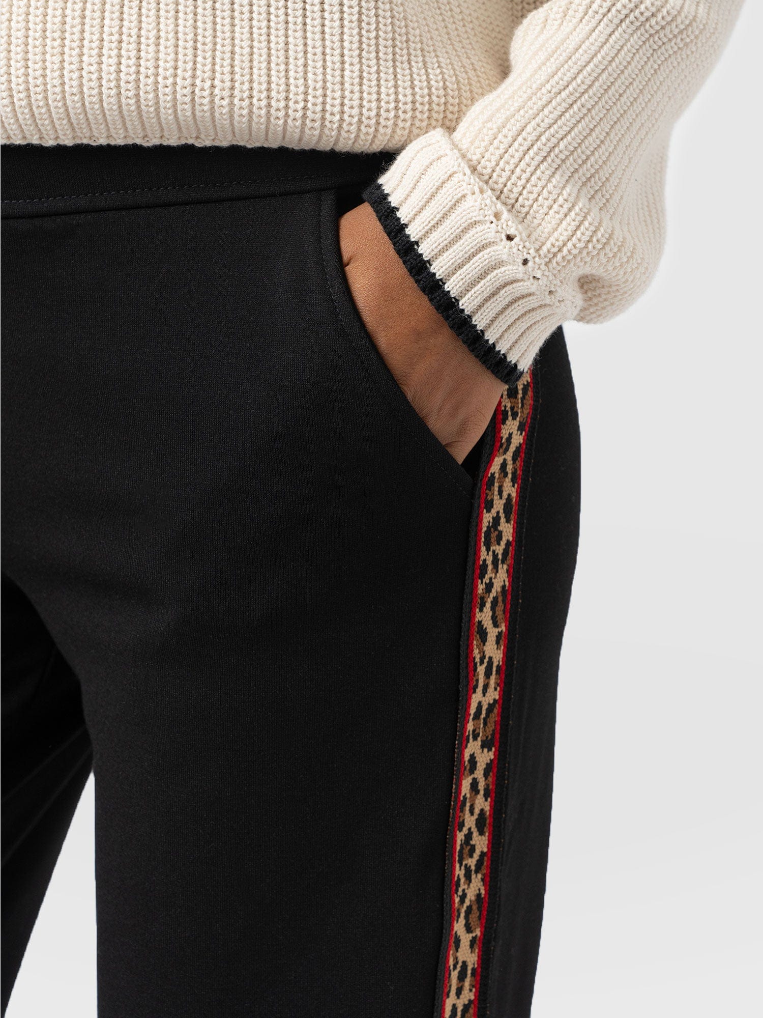 Runway Pant Black Leopard - Women's Trousers | Saint + Sofia® EU