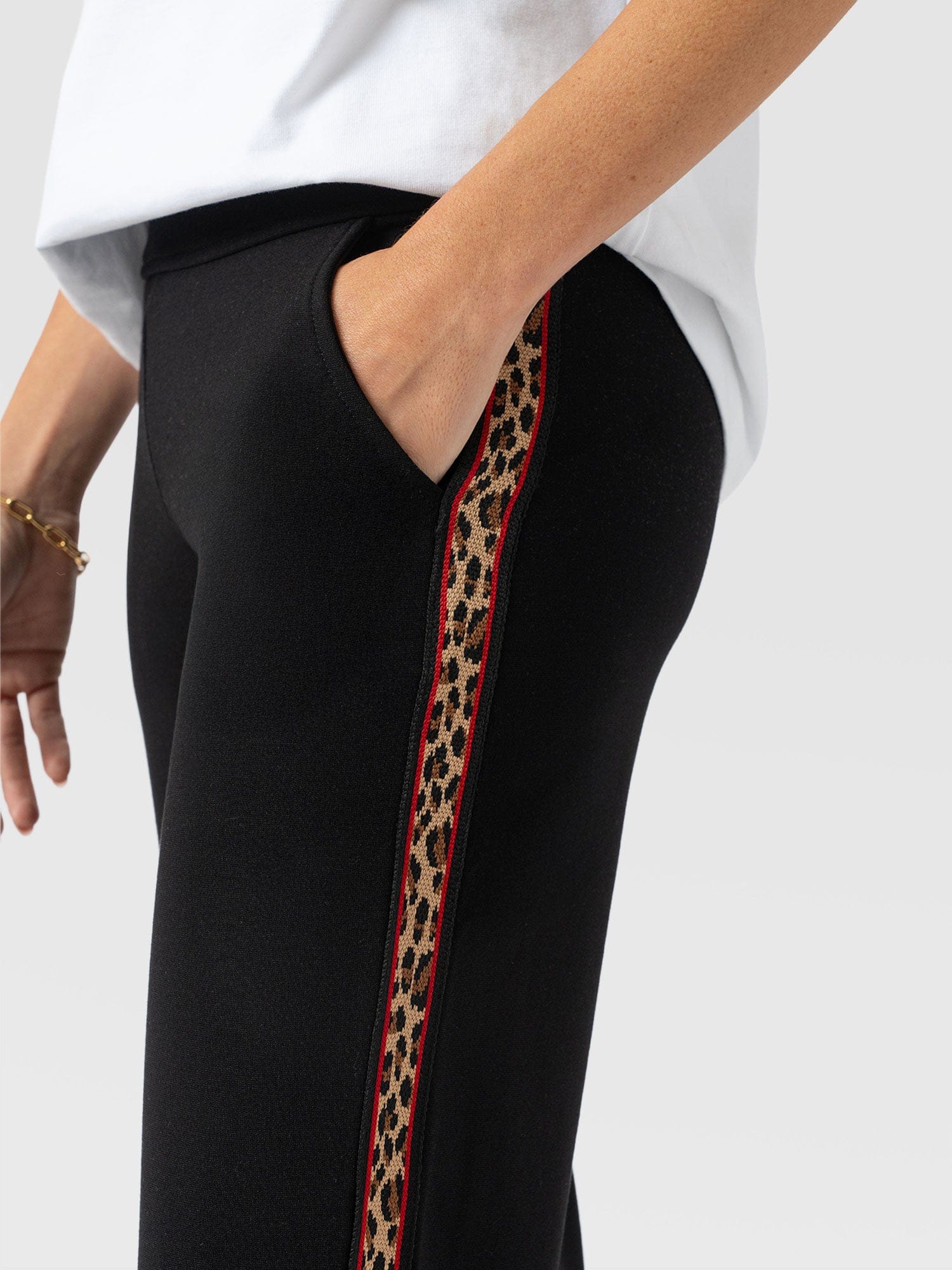 Runway Pant Black Leopard - Women's Trousers | Saint + Sofia® EU