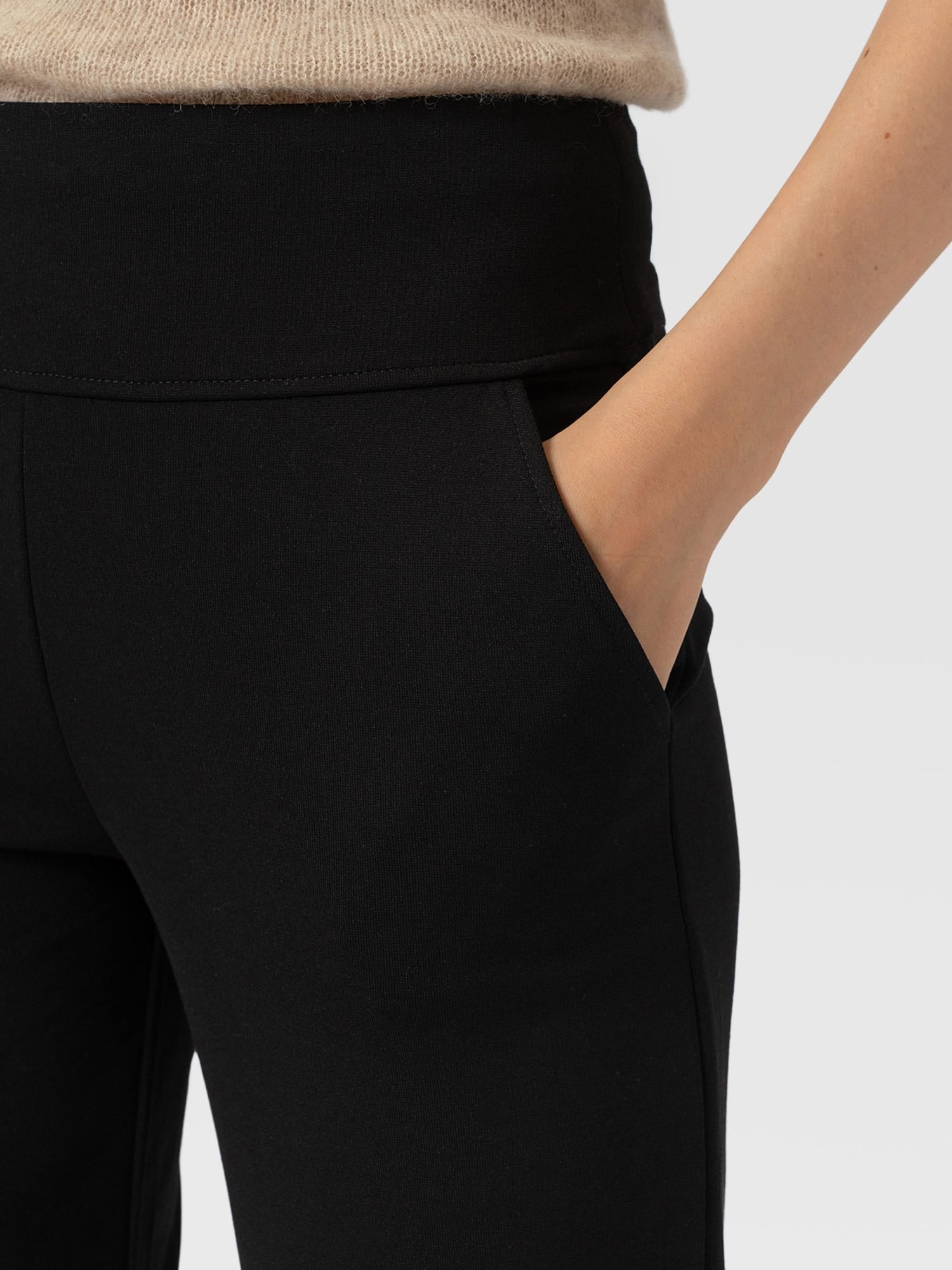 Runway Pant Black - Women's Trousers | Saint and Sofia® EU