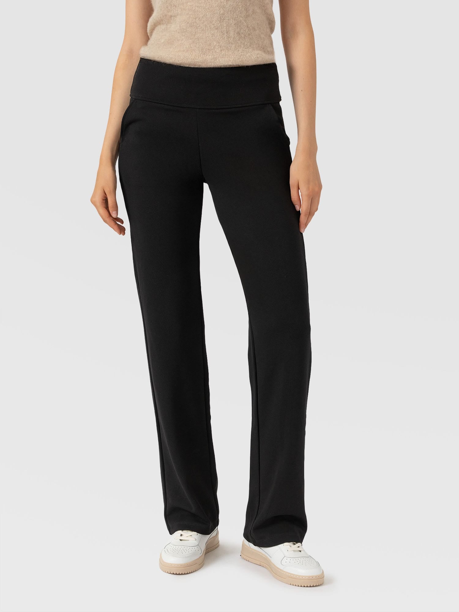 Runway Pant Black - Women's Trousers | Saint and Sofia® EU