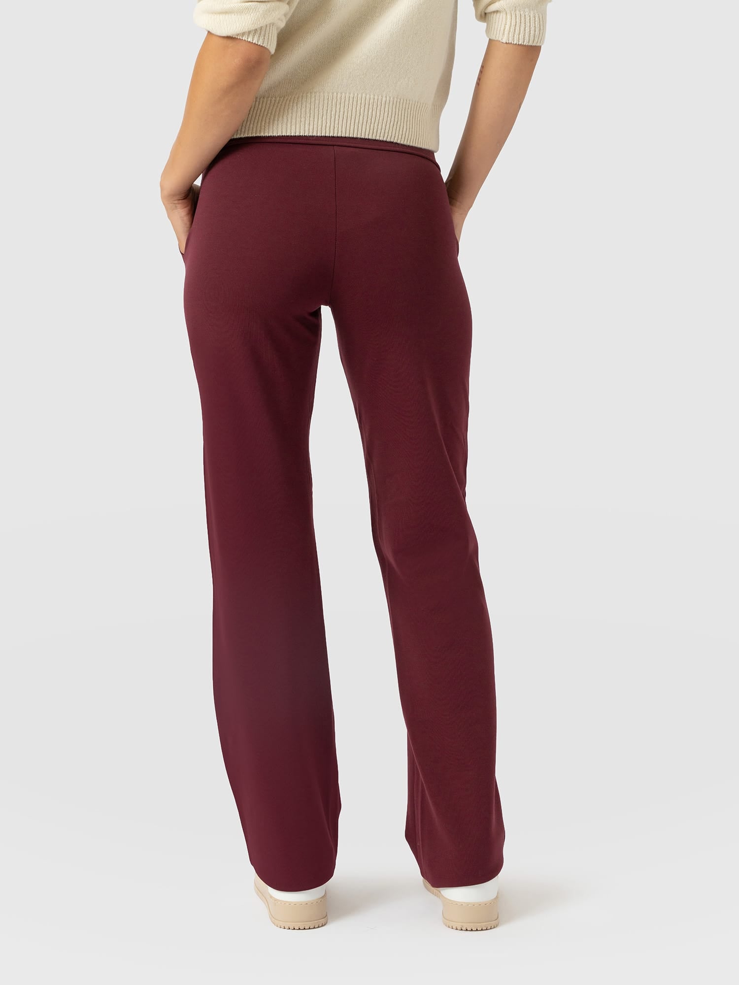 Runway Pant Burgundy - Women's Trousers | Saint and Sofia® EU