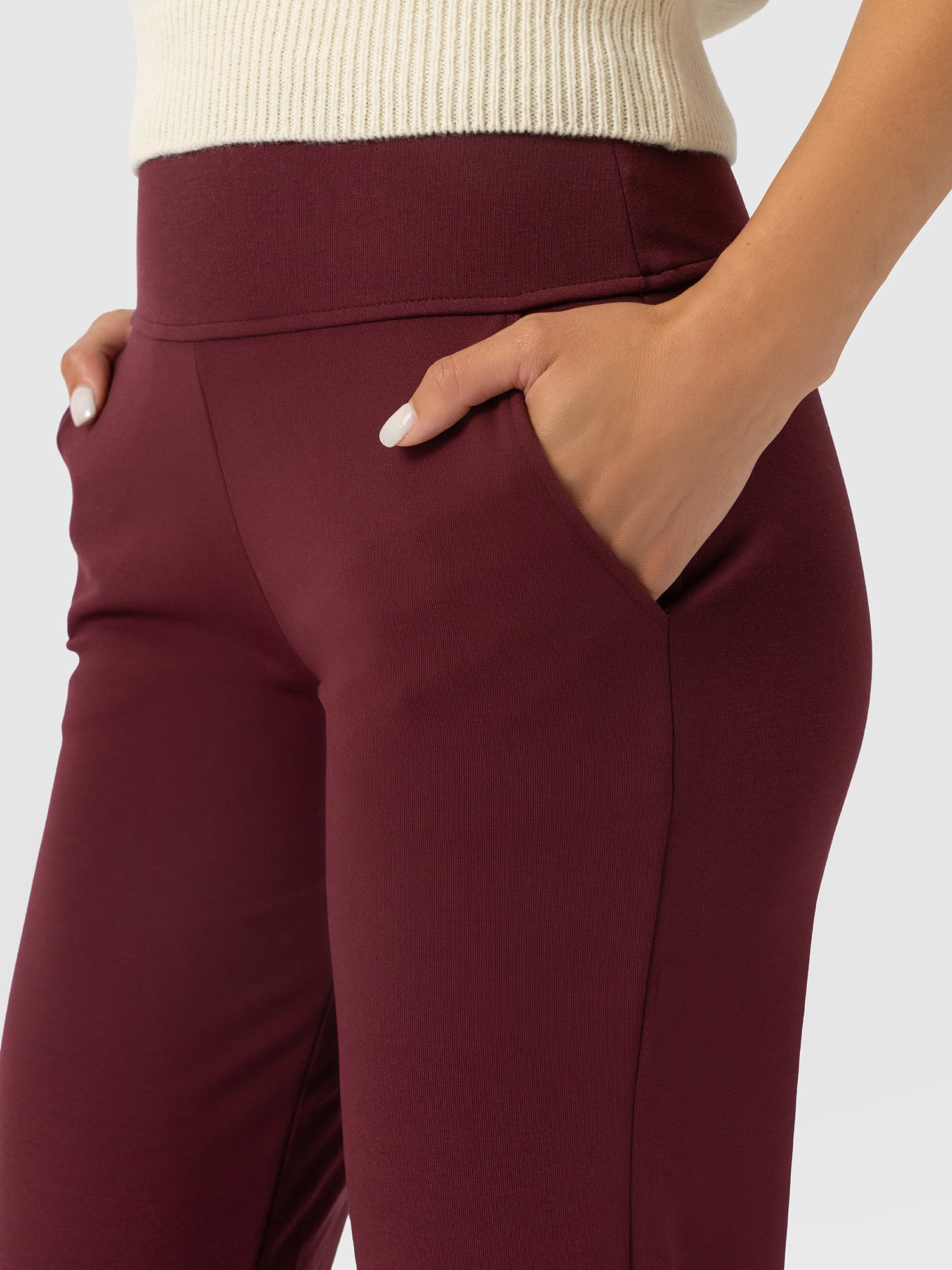 Runway Pant Burgundy - Women's Trousers | Saint and Sofia® EU