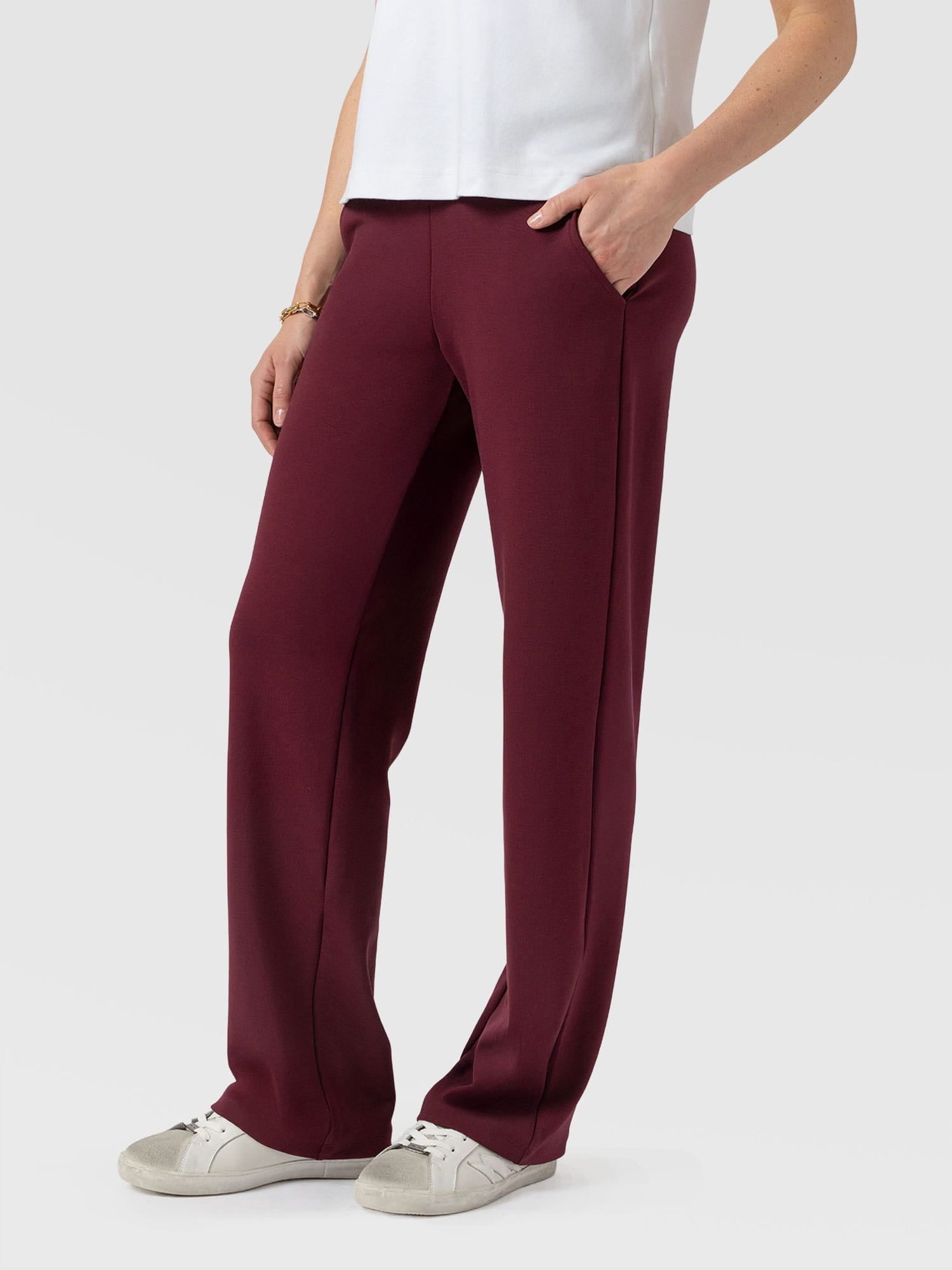 Runway Pant Burgundy - Women's Trousers | Saint + Sofia® EU
