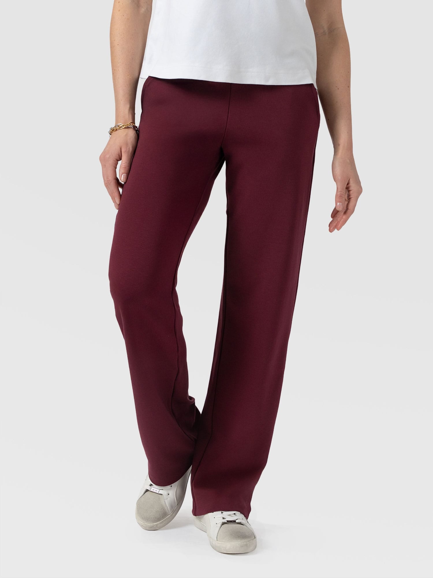 Runway Pant Burgundy - Women's Trousers | Saint + Sofia® EU