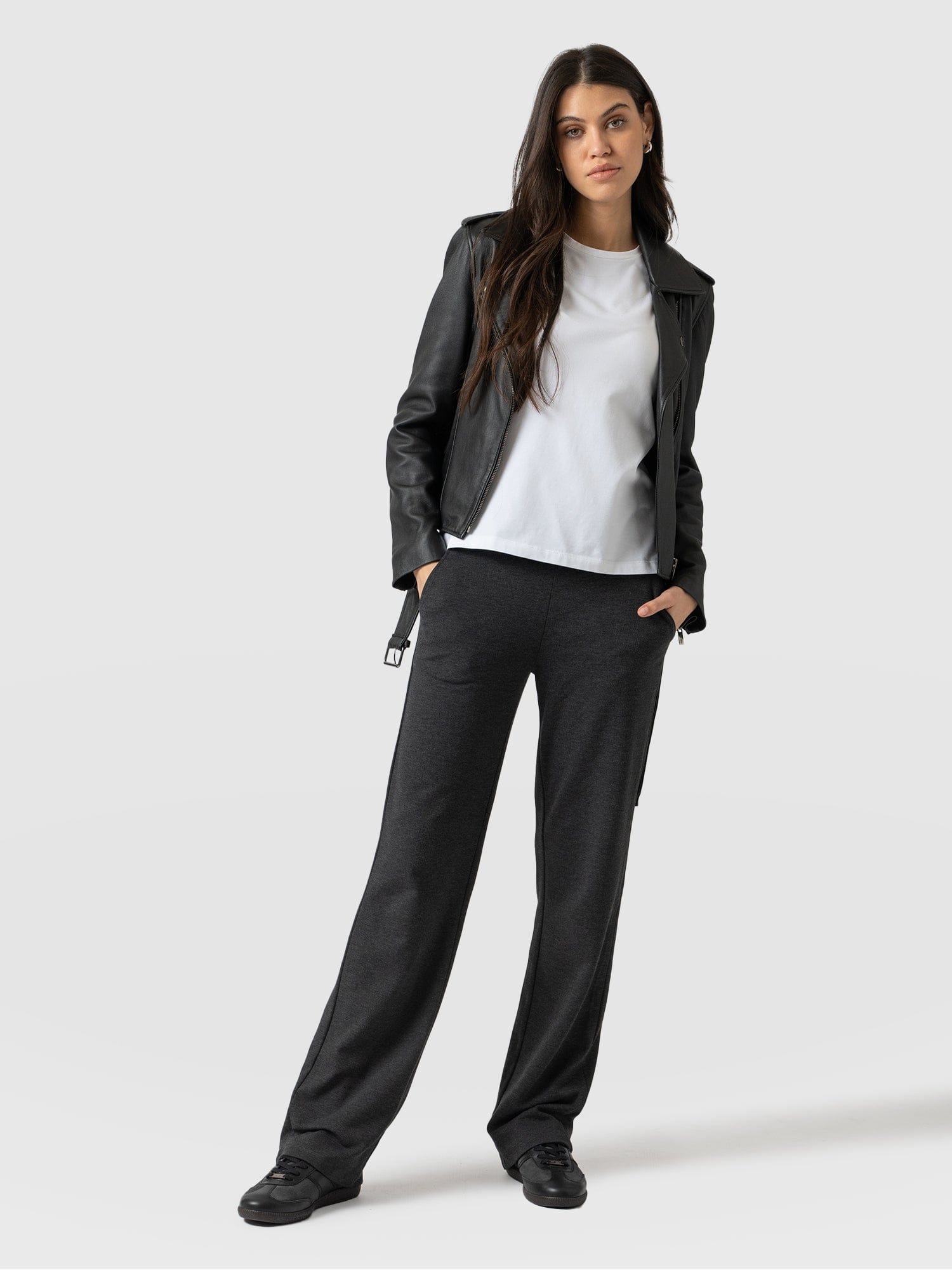 Runway Pant Charcoal - Women's Trousers | Saint + Sofia® EU