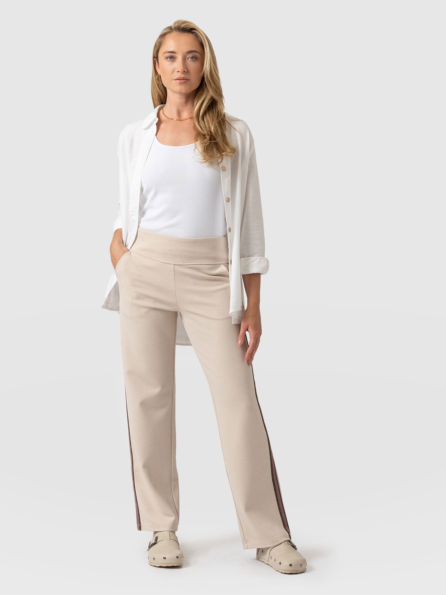 Runway Pant Light Beige with Gold Lurex Tape - Women's Trousers | Saint + Sofia® EU