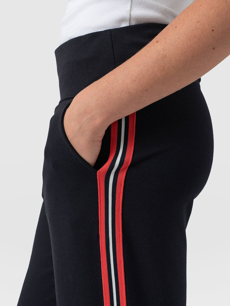 Runway Pant Navy Red Stripe - Women's Trousers | Saint + Sofia® EU