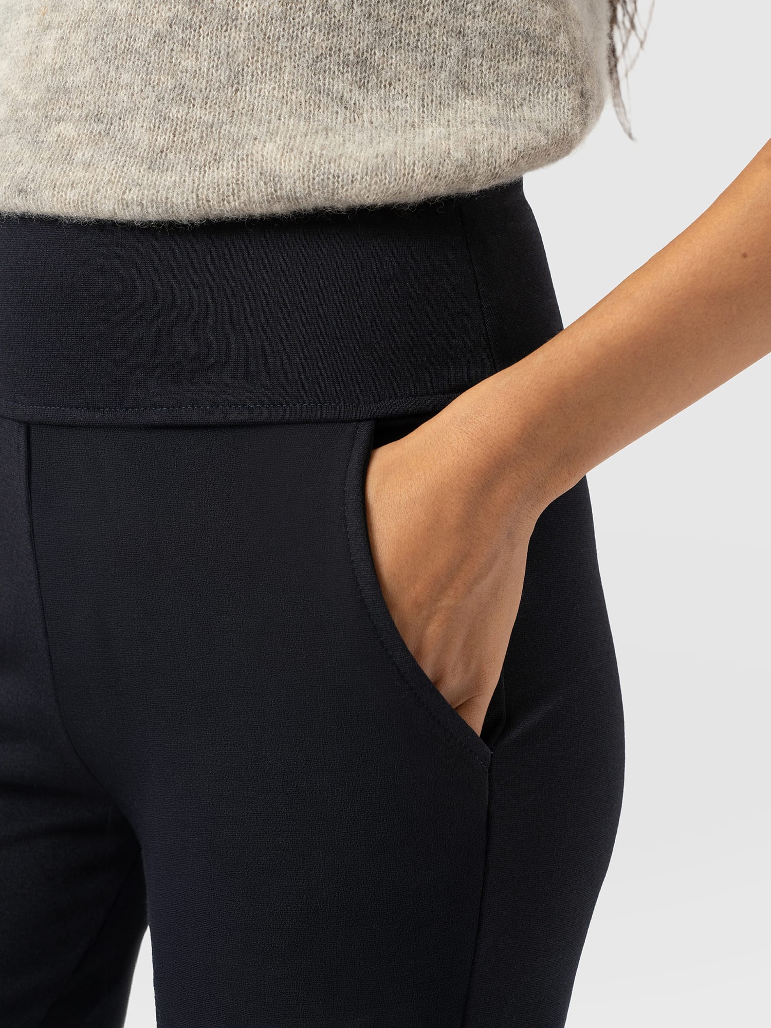 Runway Pant Navy - Women's Trousers | Saint + Sofia® EU