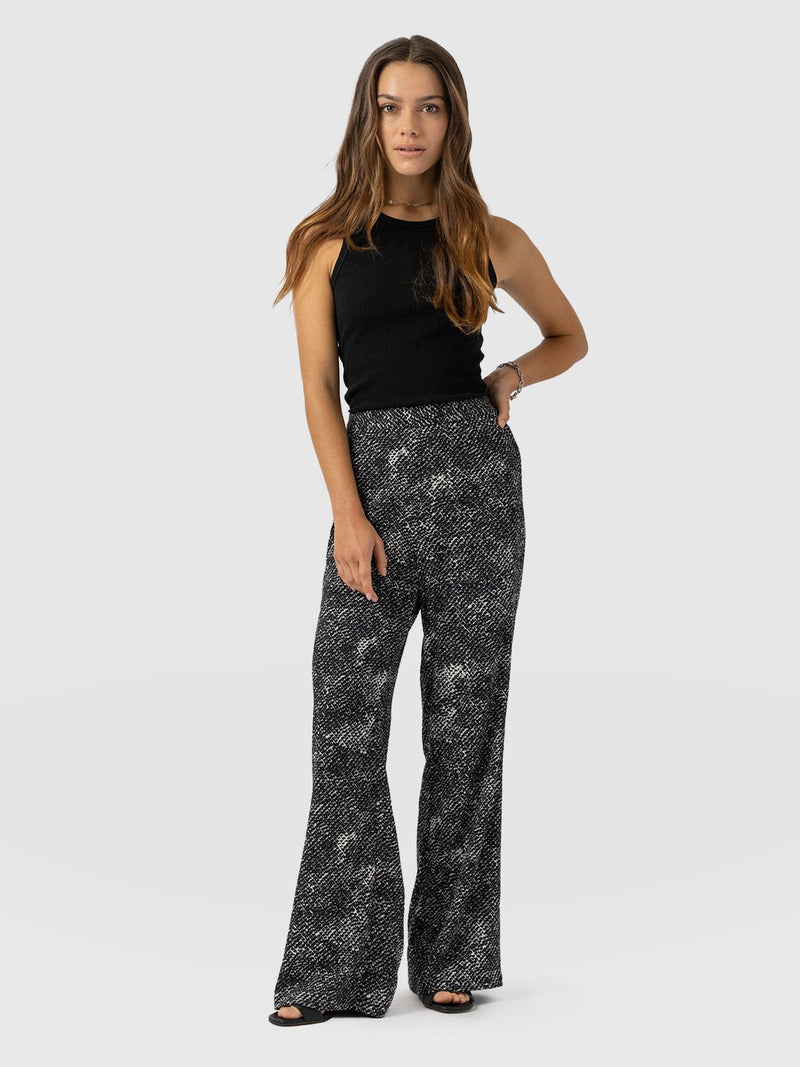 Sawyer Pant Monochrome Gothica - Women's Trousers | Saint + Sofia® EU