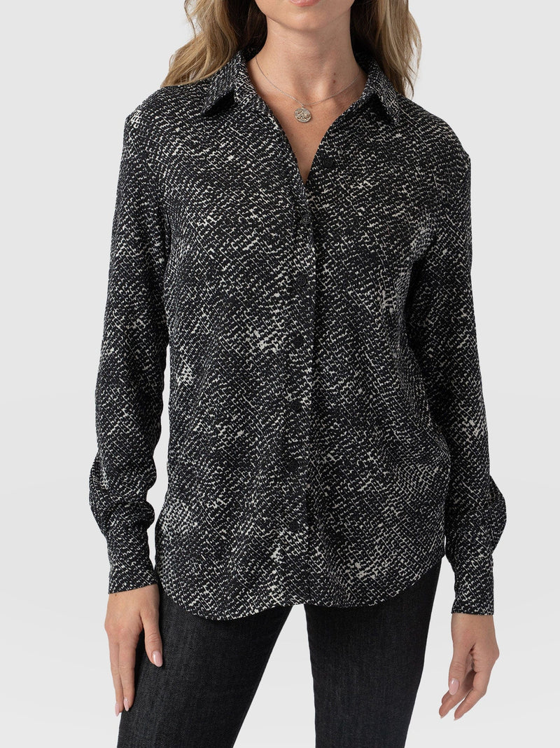 Sawyer Shirt Monochrome Gothica - Women's Tops | Saint + Sofia® EU