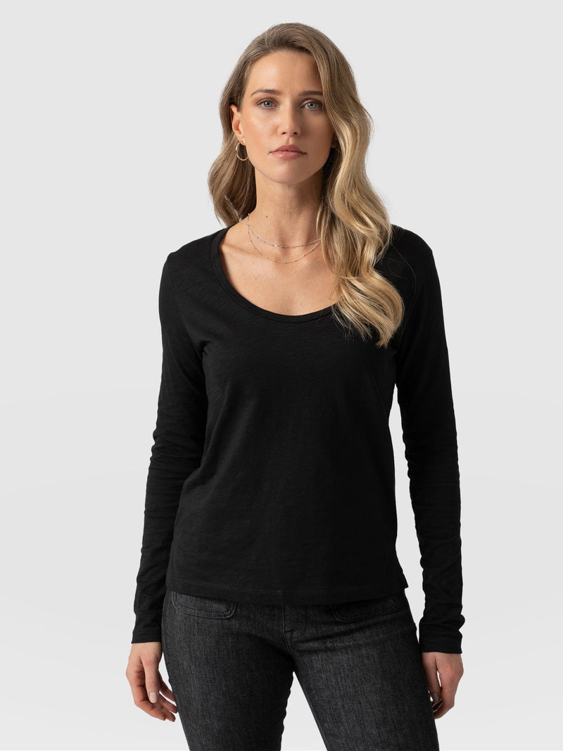 Scoop Neck Long Sleeve Tee Black - Women's Tops | Saint + Sofia® EU