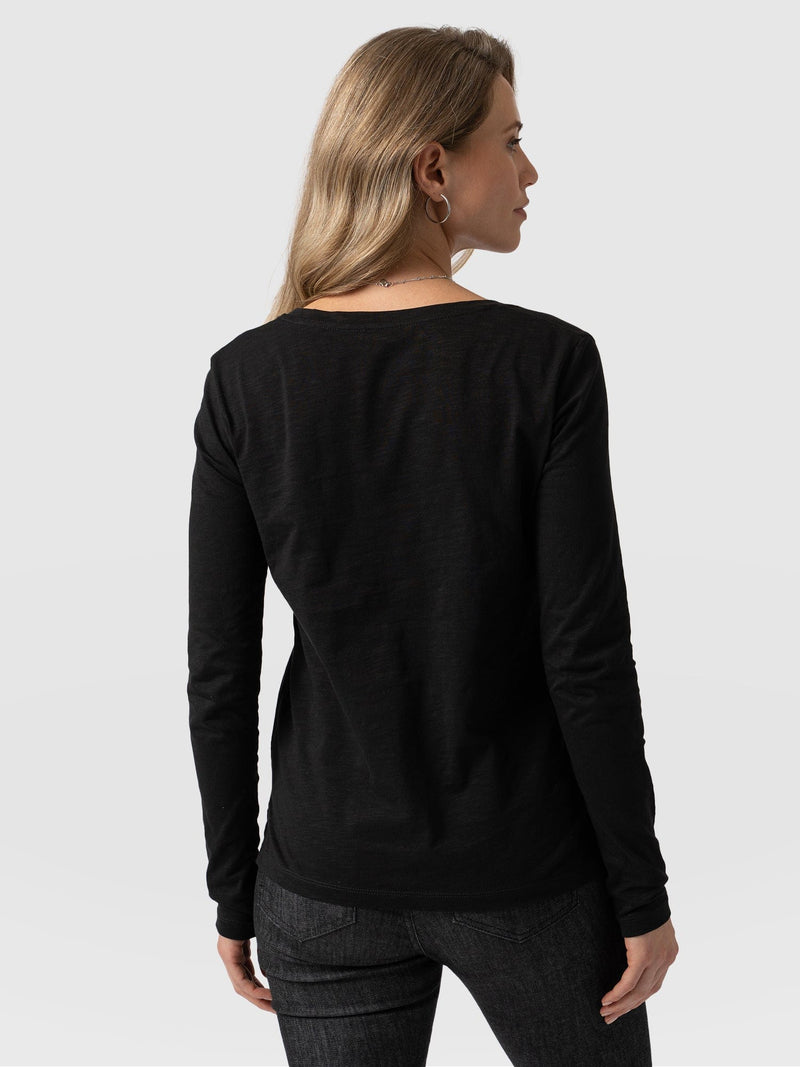 Scoop Neck Long Sleeve Tee Black - Women's Tops | Saint + Sofia® EU