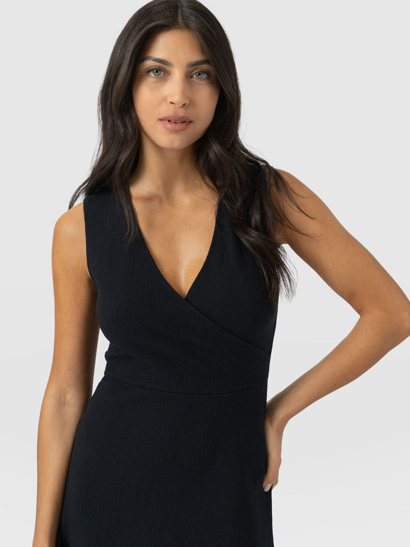 Sleeveless Maggie Wrap Dress - Black Textured - Women's Dresses | Saint + Sofia® EU