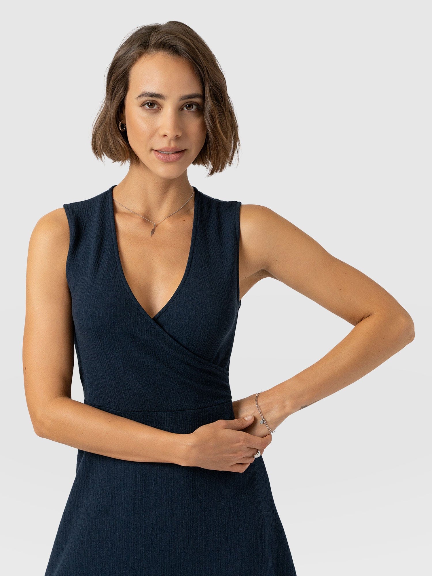 Sleeveless Maggie Wrap Dress - Navy Textured - Women's Dresses | Saint + Sofia® EU