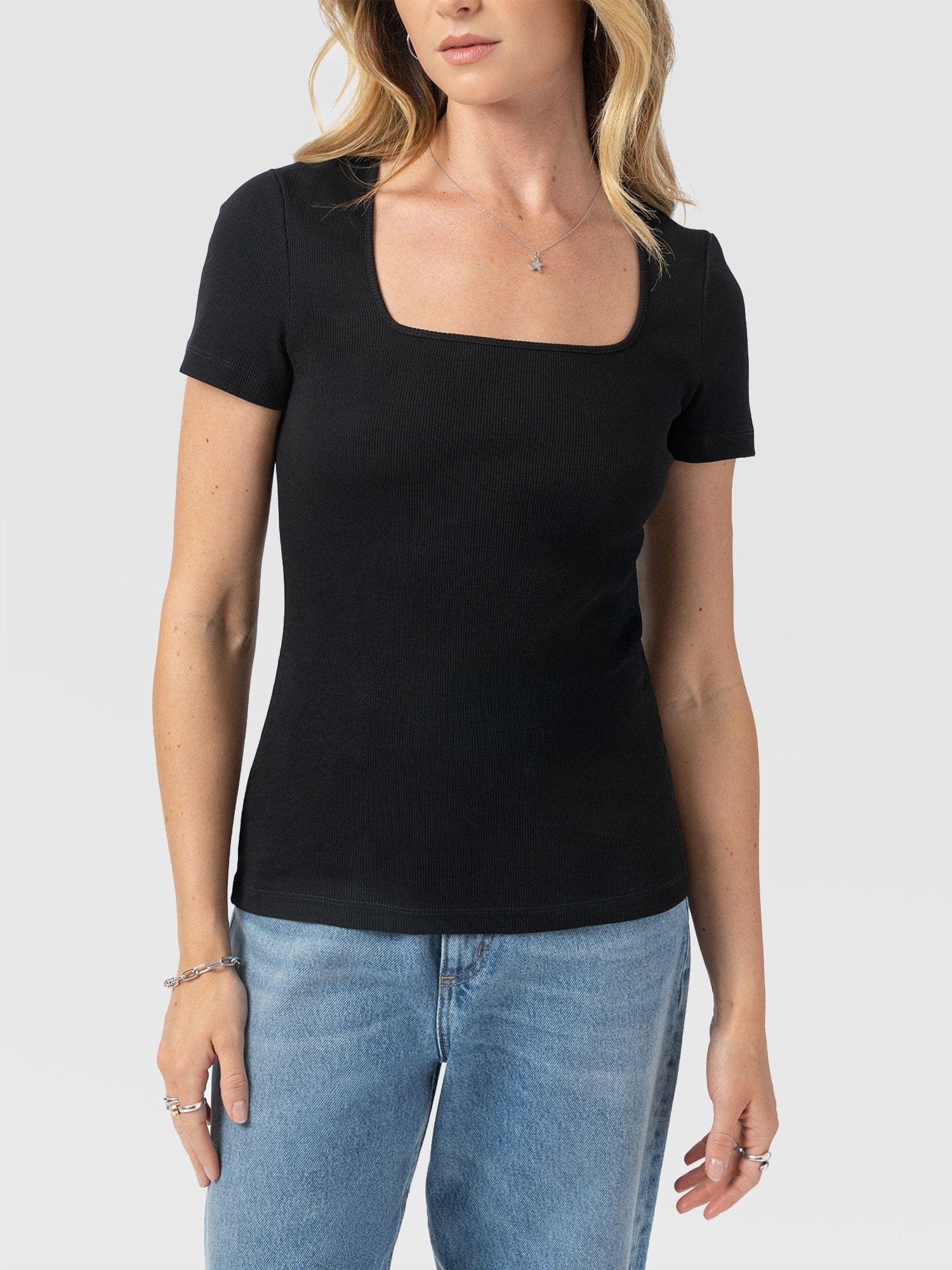 Sloane Ribbed Short Sleeve Tee - Black - Women's T-shirts | Saint + Sofia® EU