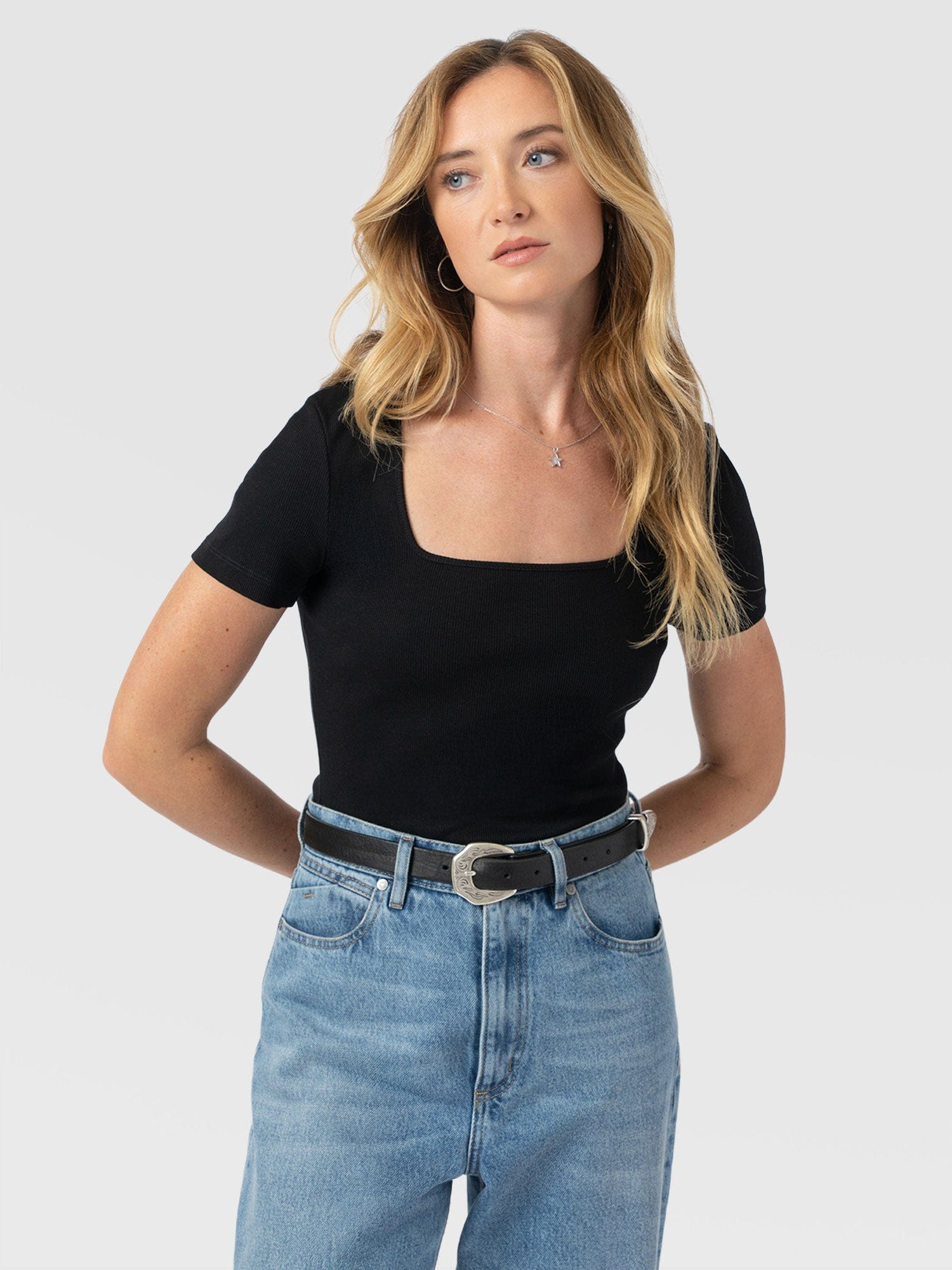 Sloane Ribbed Short Sleeve Tee - Black - Women's T-shirts | Saint + Sofia® EU