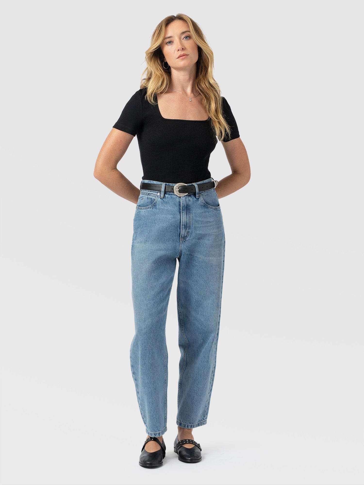 Sloane Ribbed Short Sleeve Tee - Black - Women's T-shirts | Saint + Sofia® EU