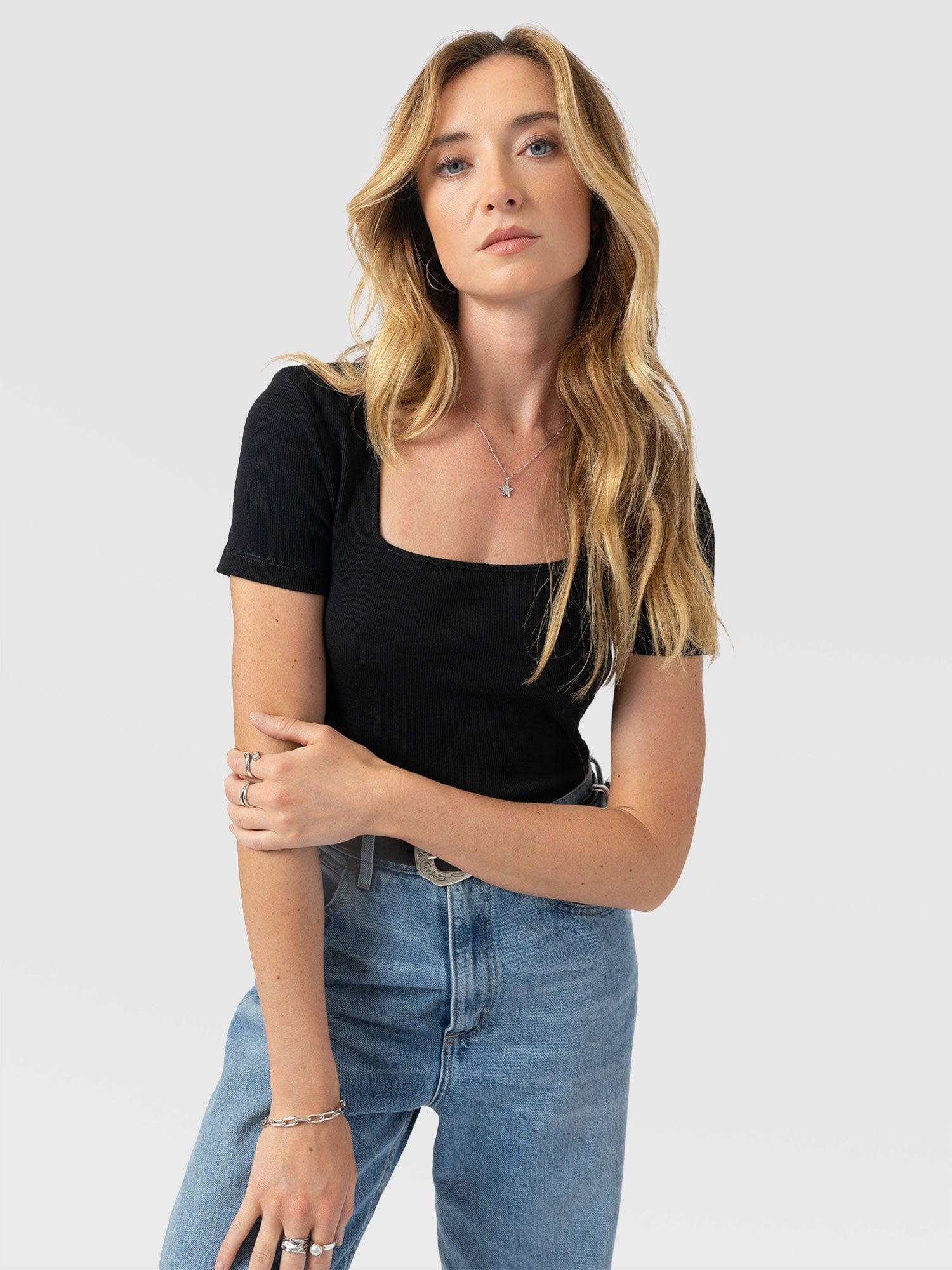 Sloane Ribbed Short Sleeve Tee - Black - Women's T-shirts | Saint + Sofia® EU