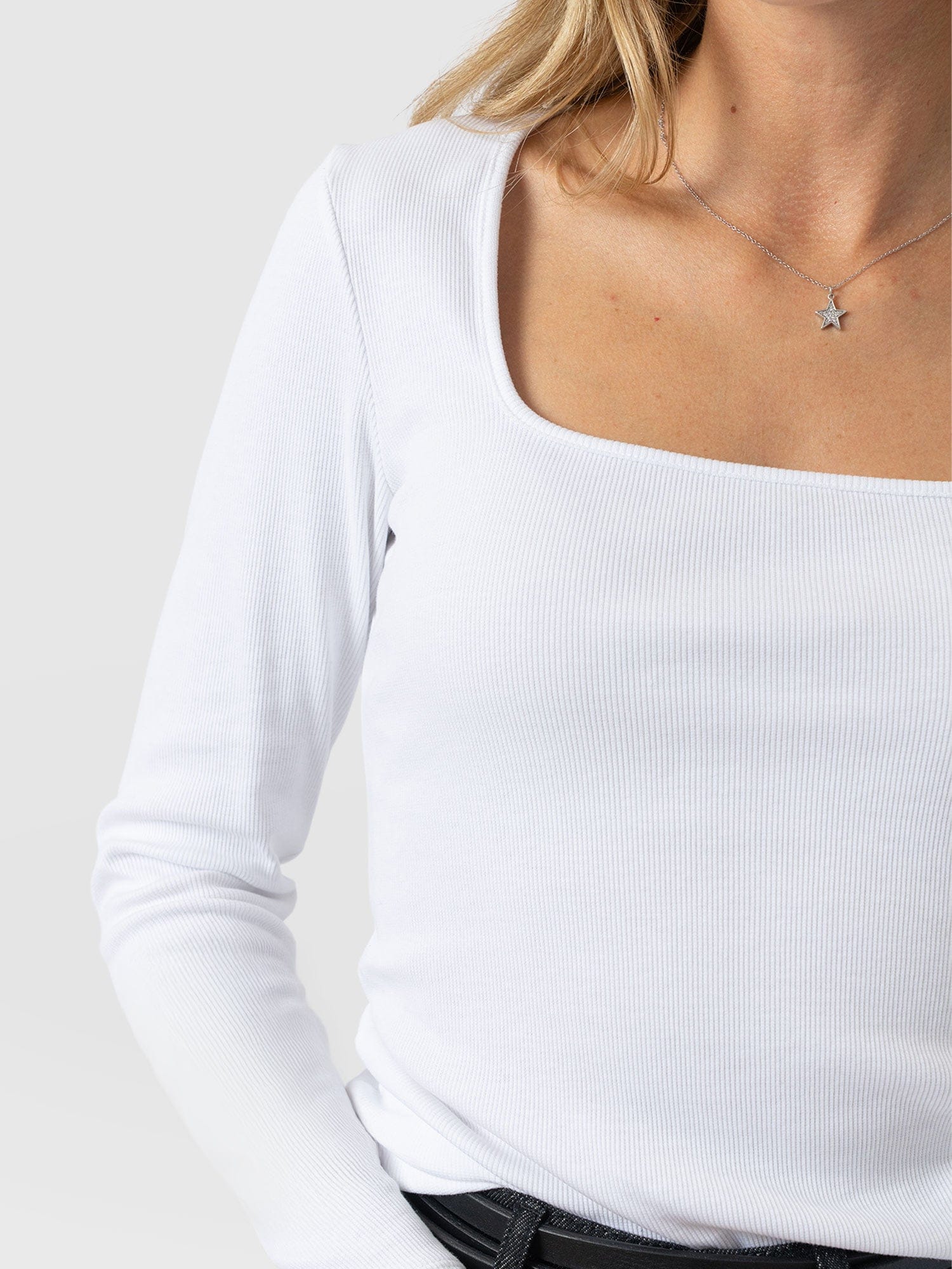 Sloane Ribbed Top - White - Women's T-shirts | Saint + Sofia® EU