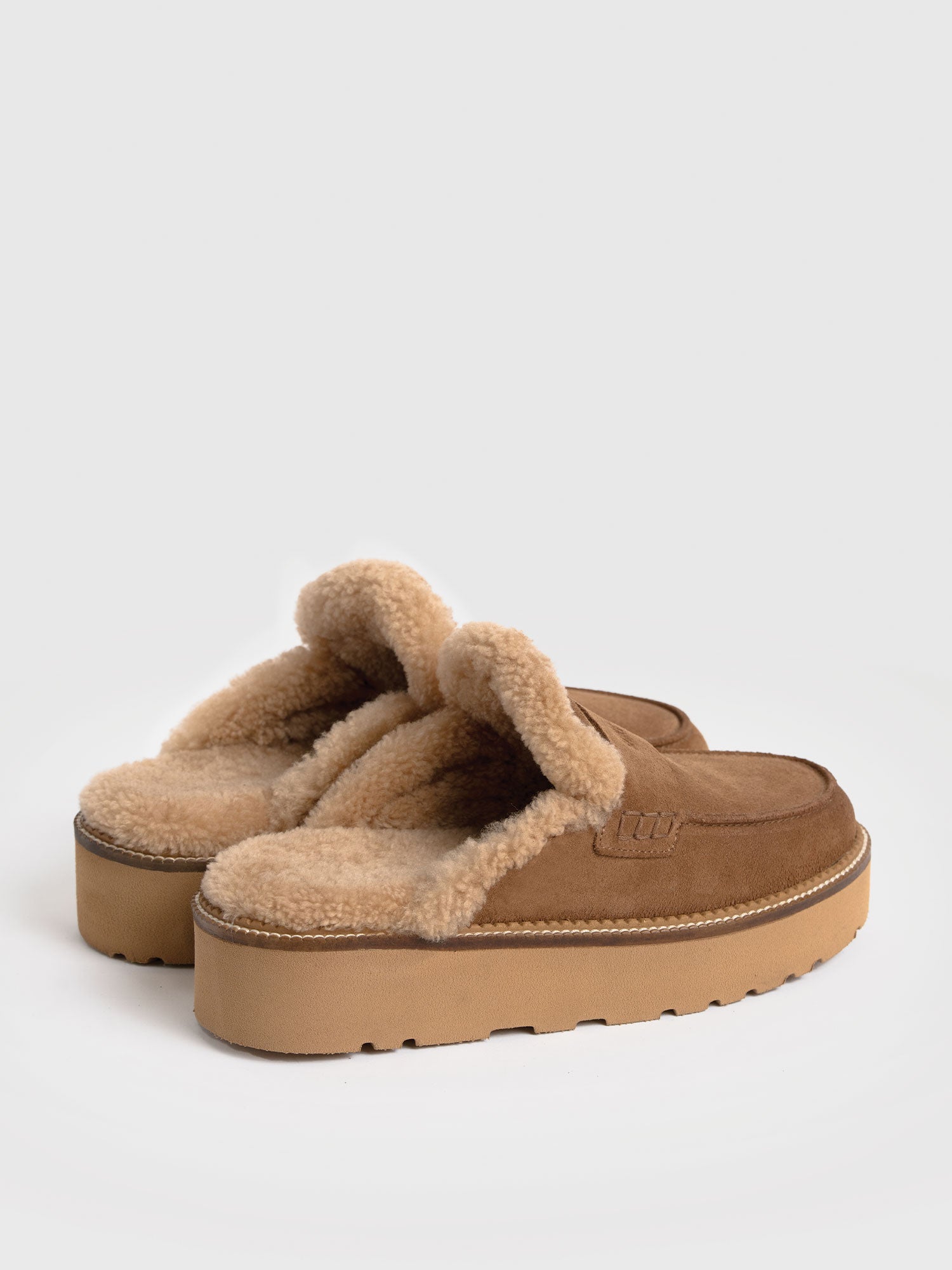 Sloane Shearling Clog - Camel - Women's Shoes | Saint + Sofia® EU