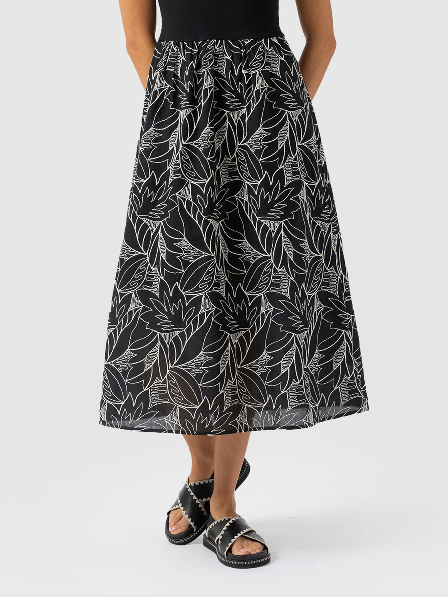 Sophia Contrast Dress - Black Embroidered - Women's Dresses | Saint + Sofia® EU