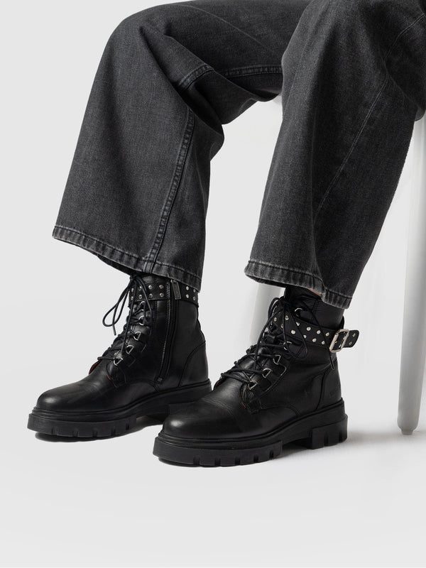 Southbank Studded Boot Black - Women's Leather Boots | Saint + Sofia® EU