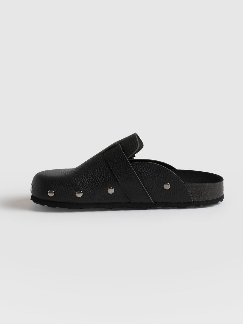 Studded Clogs Black - Women's Shoes | Saint + Sofia® EU