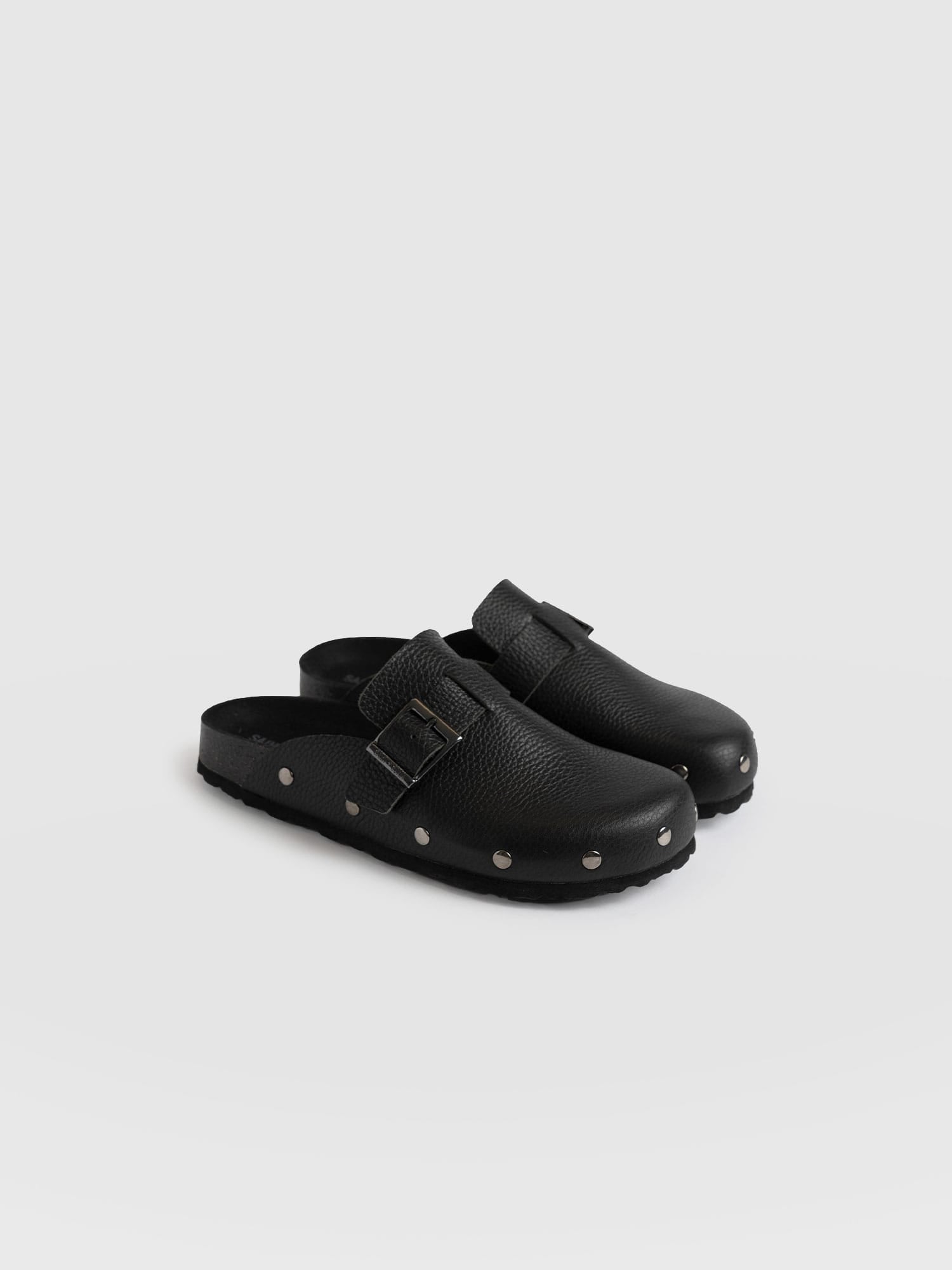Studded Clogs Black - Women's Shoes | Saint + Sofia® EU