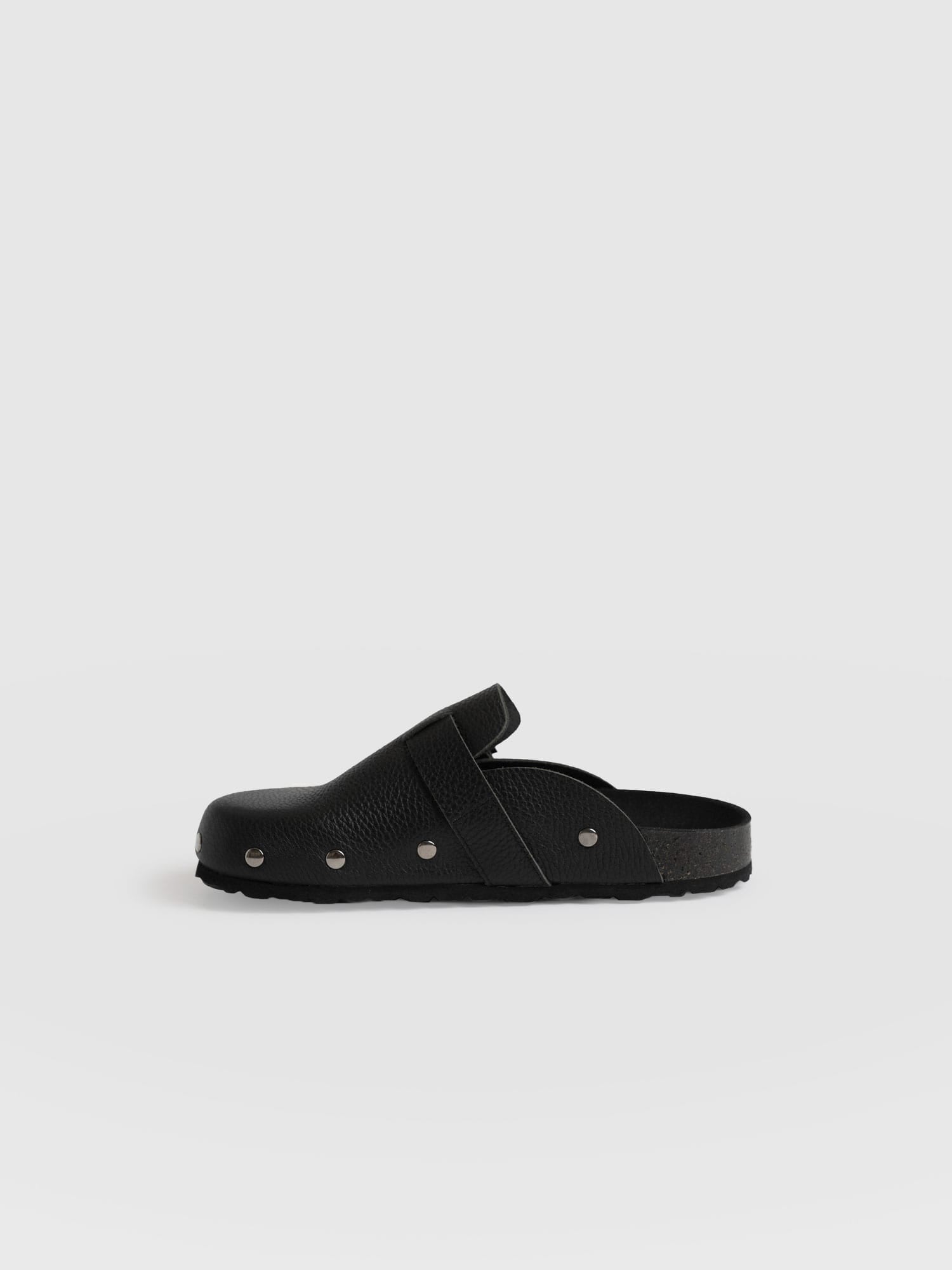Studded Clogs Black - Women's Shoes | Saint + Sofia® EU