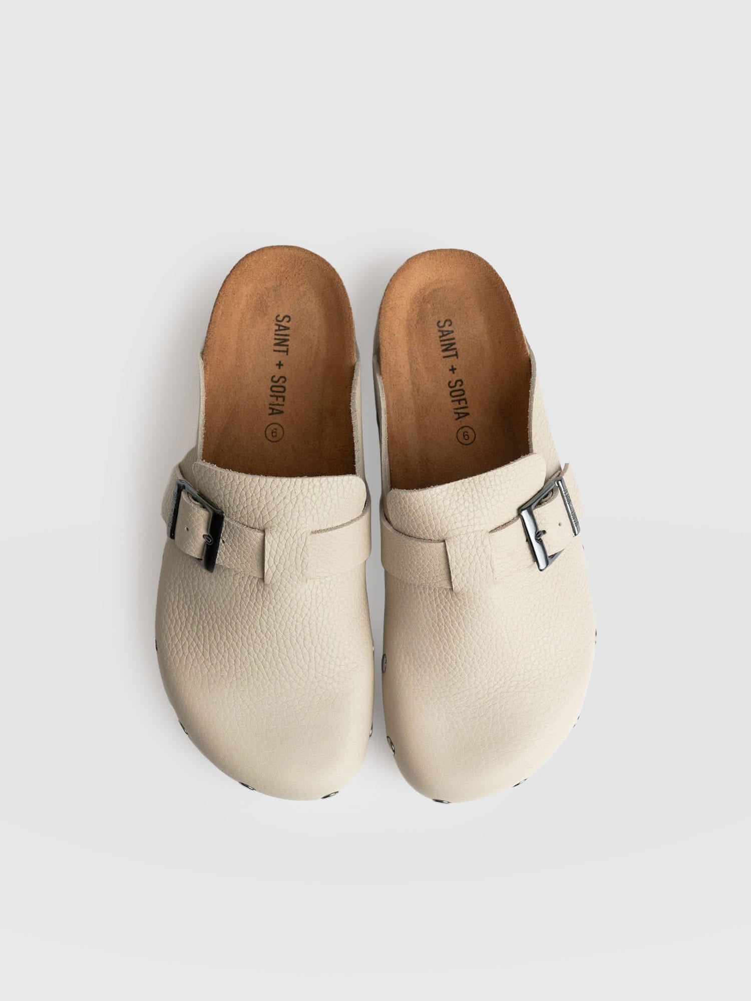 Studded Clogs Cream - Women's Shoes | Saint + Sofia® EU