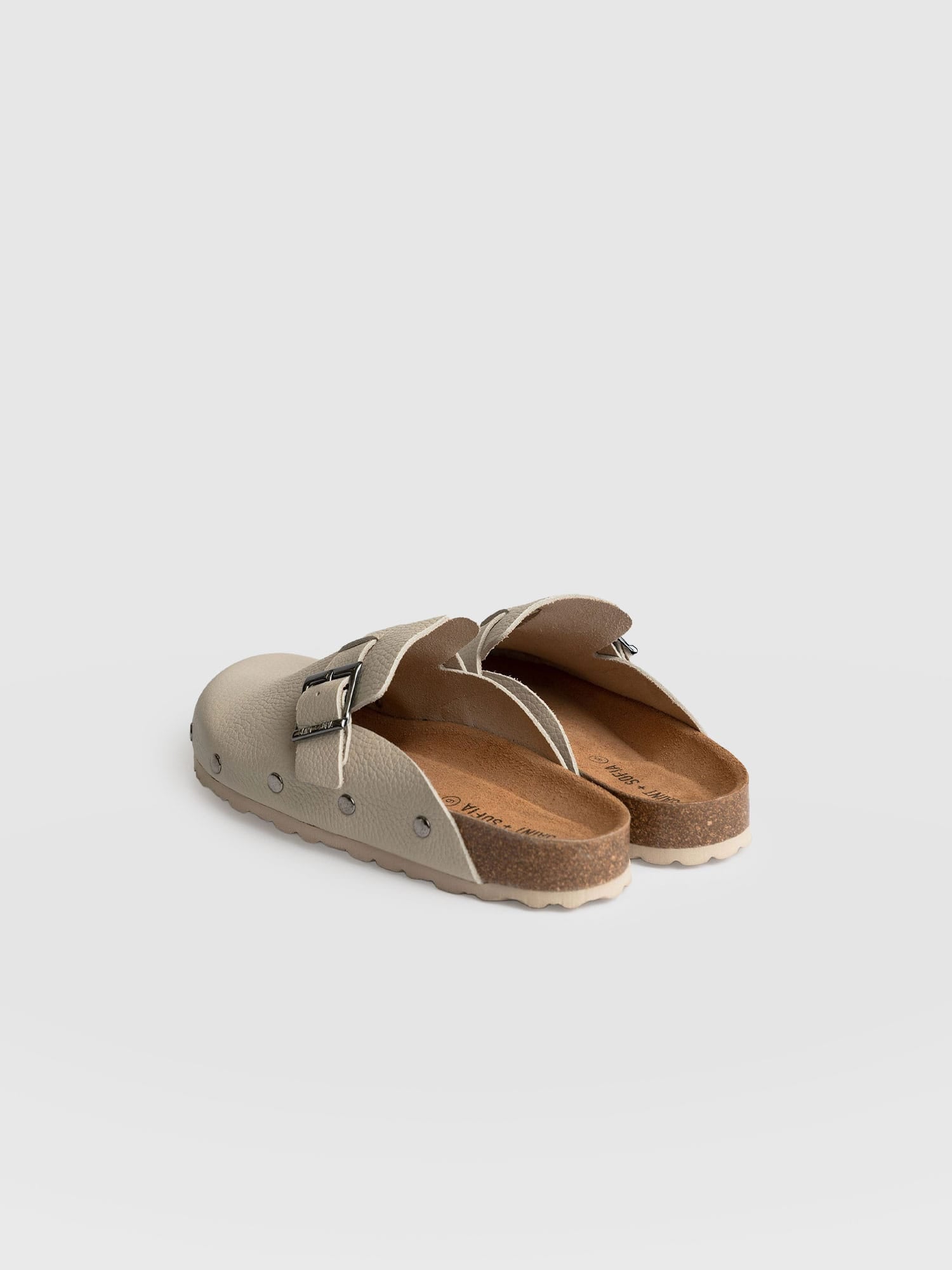 Studded Clogs Cream - Women's Shoes | Saint + Sofia® EU